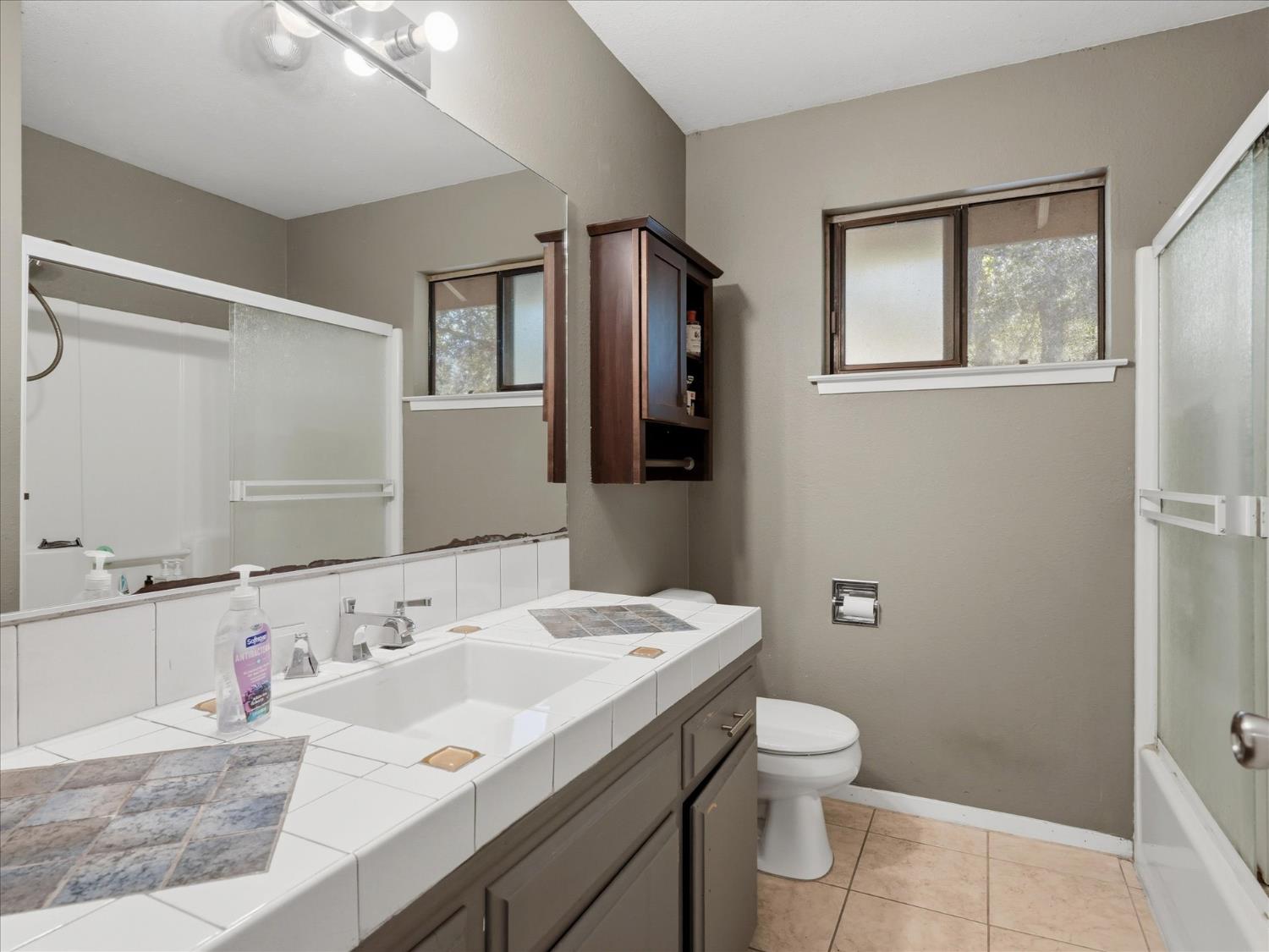 40528 Jean Rd W, Oakhurst, CA 93644