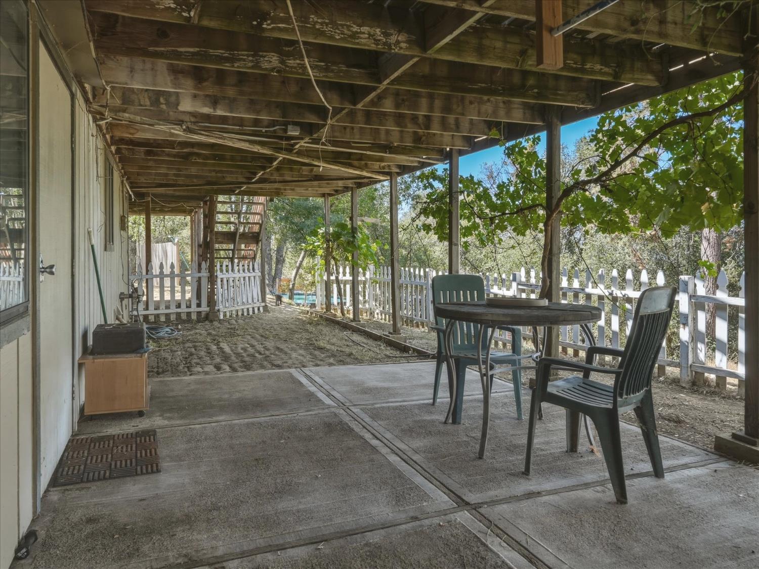 40528 Jean Rd W, Oakhurst, CA 93644