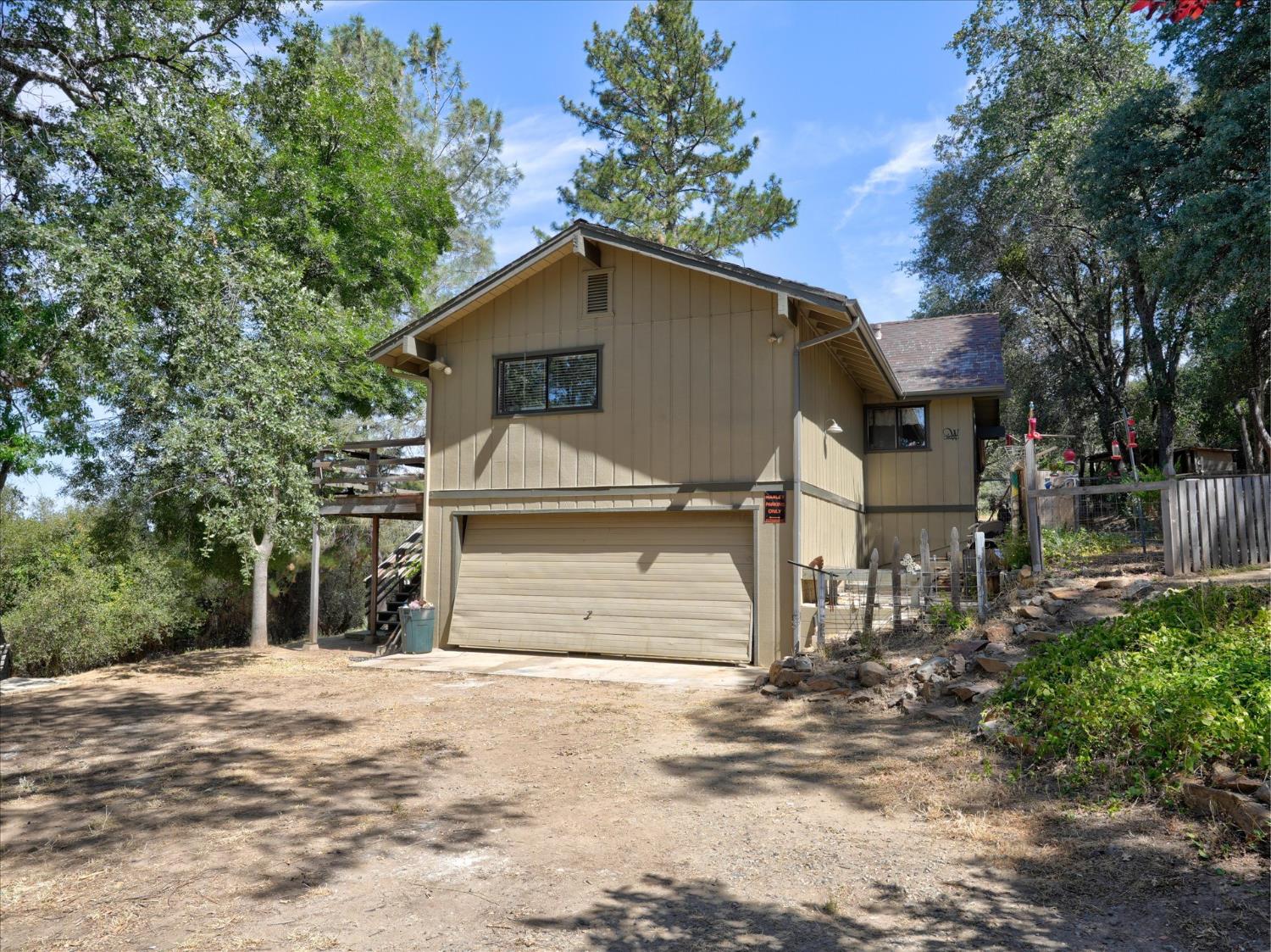 40528 Jean Rd W, Oakhurst, CA 93644