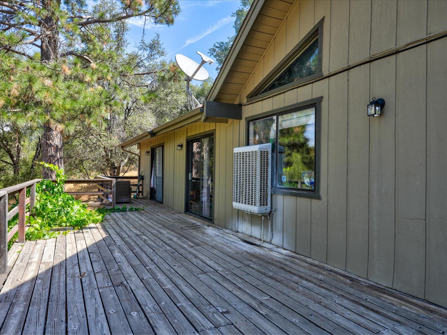 40528 Jean Rd W, Oakhurst, CA 93644