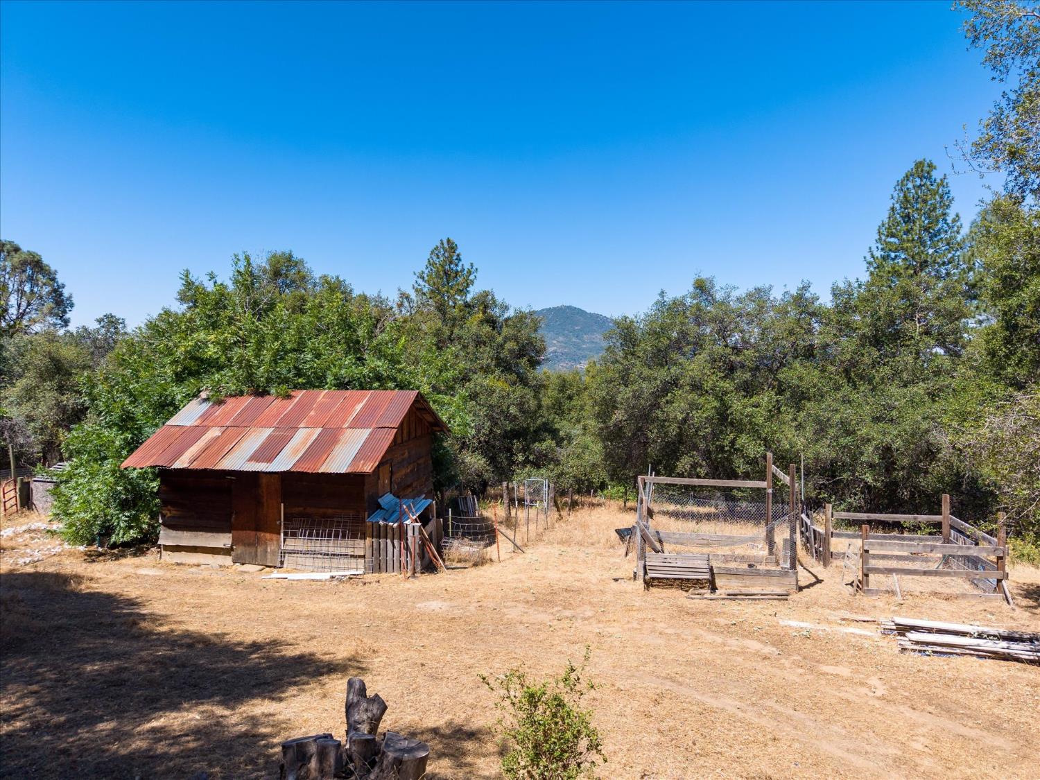 40528 Jean Rd W, Oakhurst, CA 93644