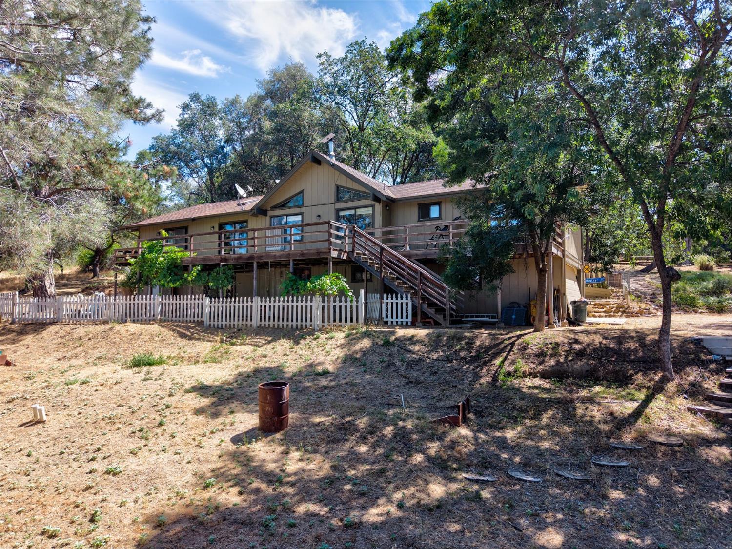 40528 Jean Rd W, Oakhurst, CA 93644