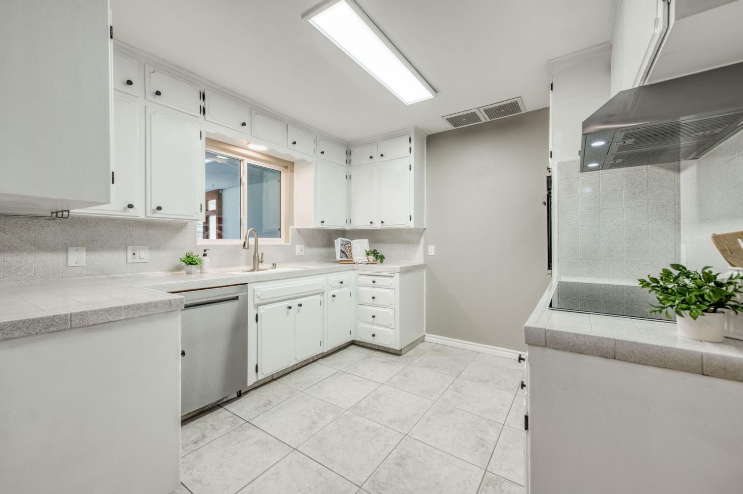 1108 E Sierra Ave, Fresno, CA 93710