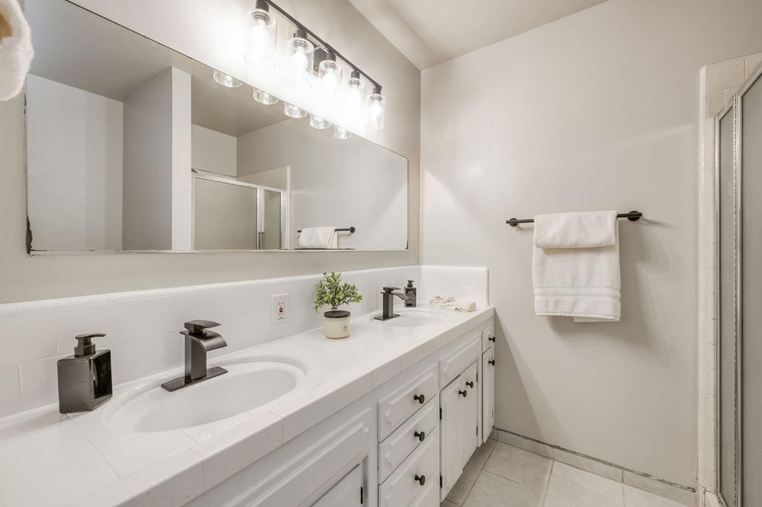 1108 E Sierra Ave, Fresno, CA 93710