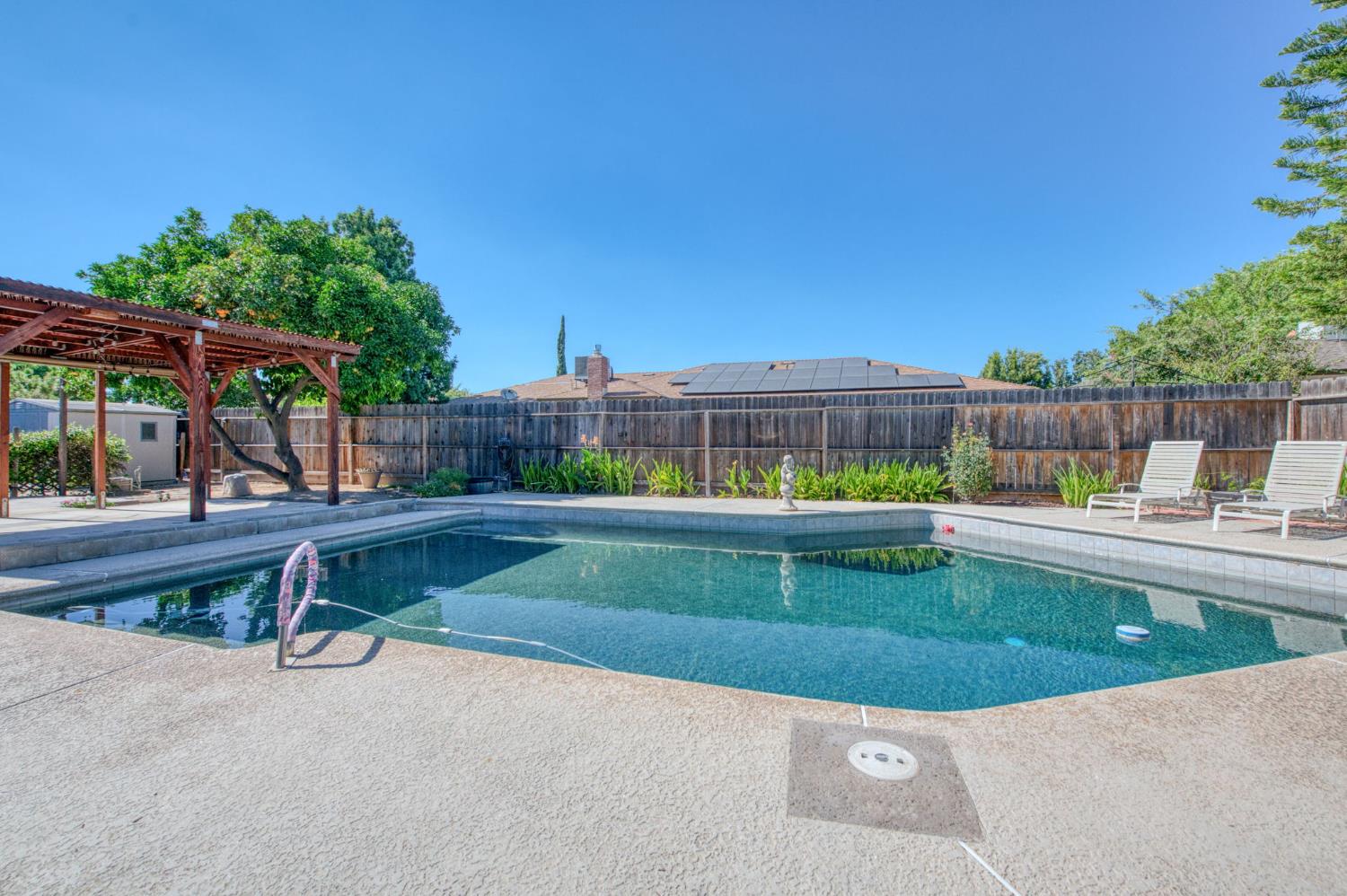 1108 E Sierra Ave, Fresno, CA 93710