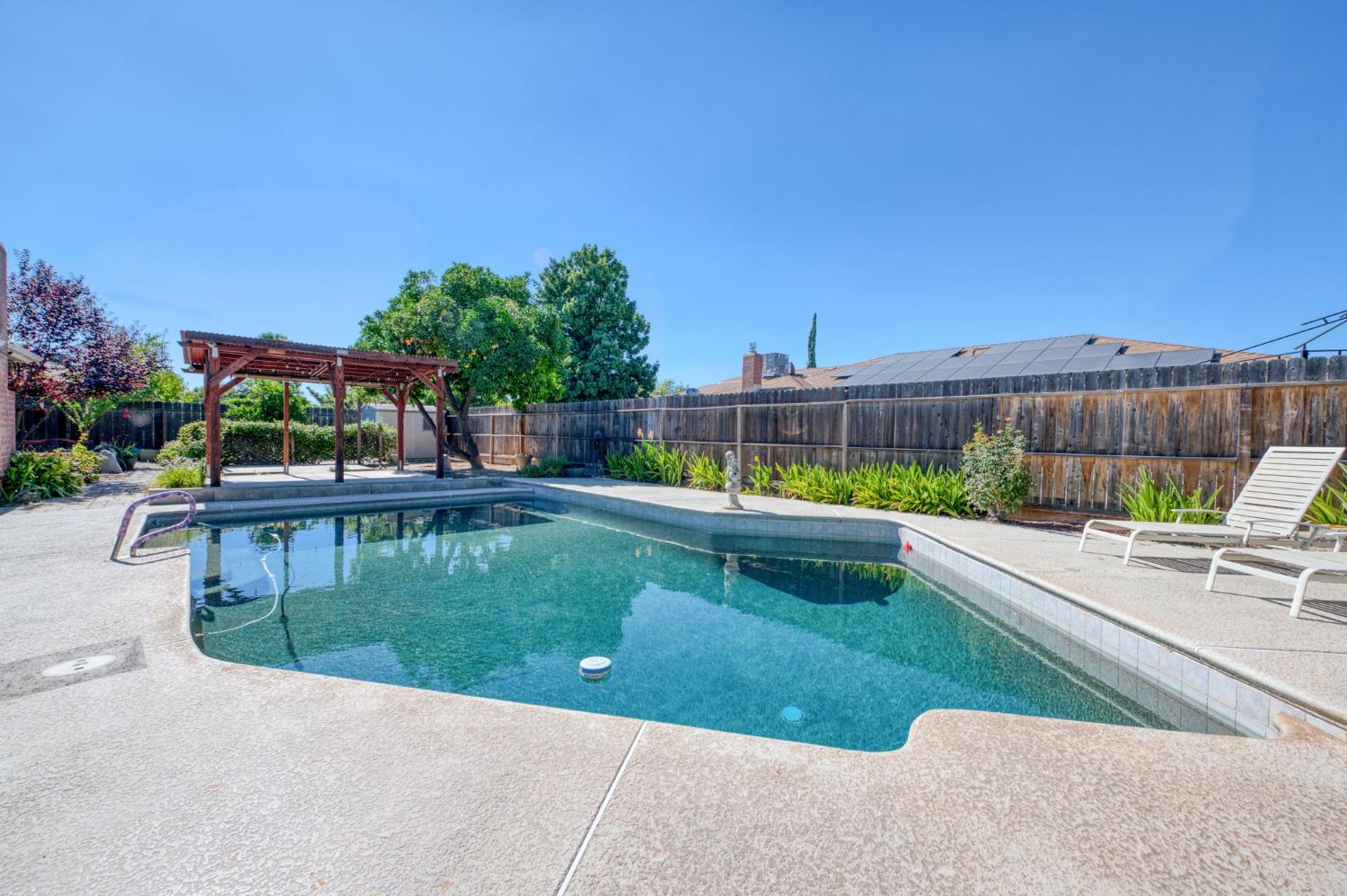 1108 E Sierra Ave, Fresno, CA 93710