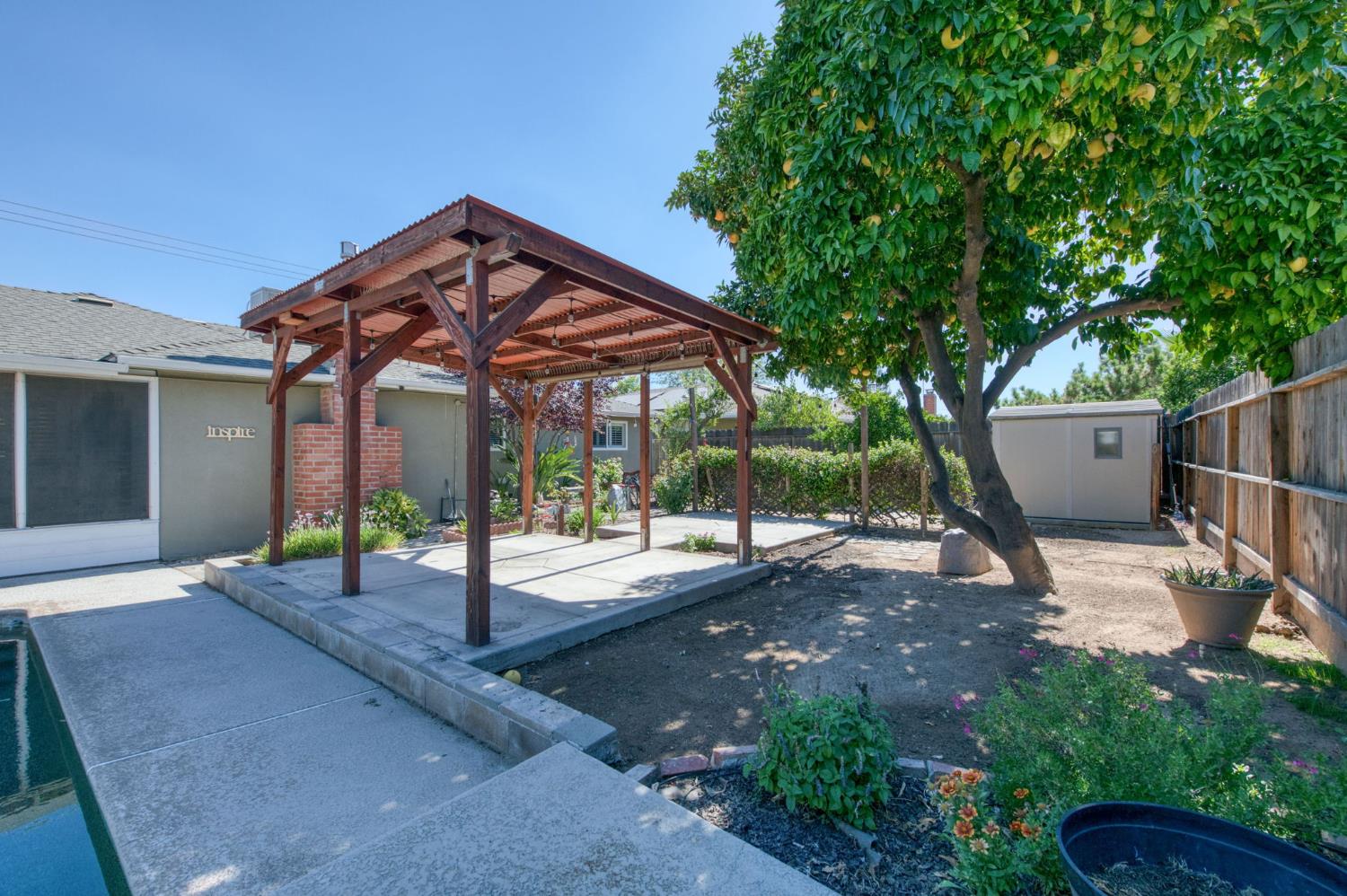 1108 E Sierra Ave, Fresno, CA 93710