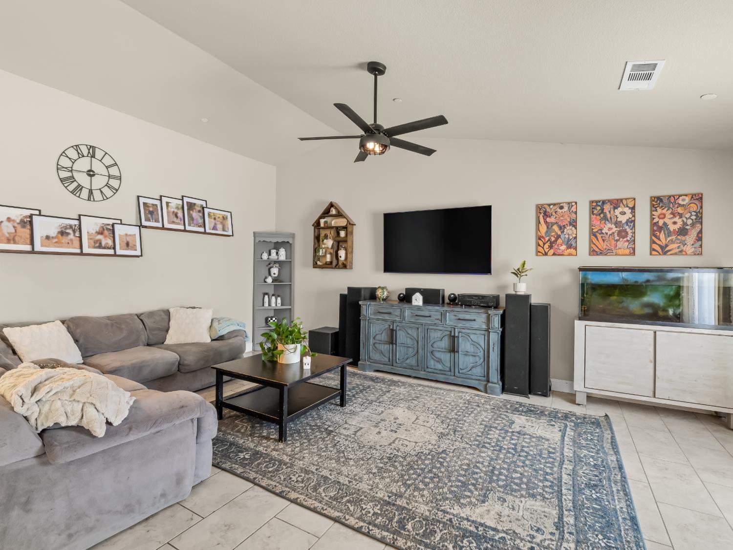 391 Rosewood Ave, Sanger, CA 93657