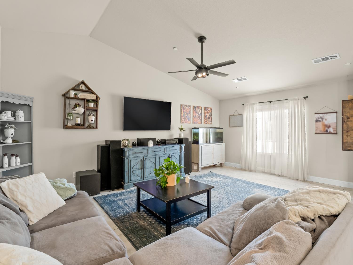 391 Rosewood Ave, Sanger, CA 93657