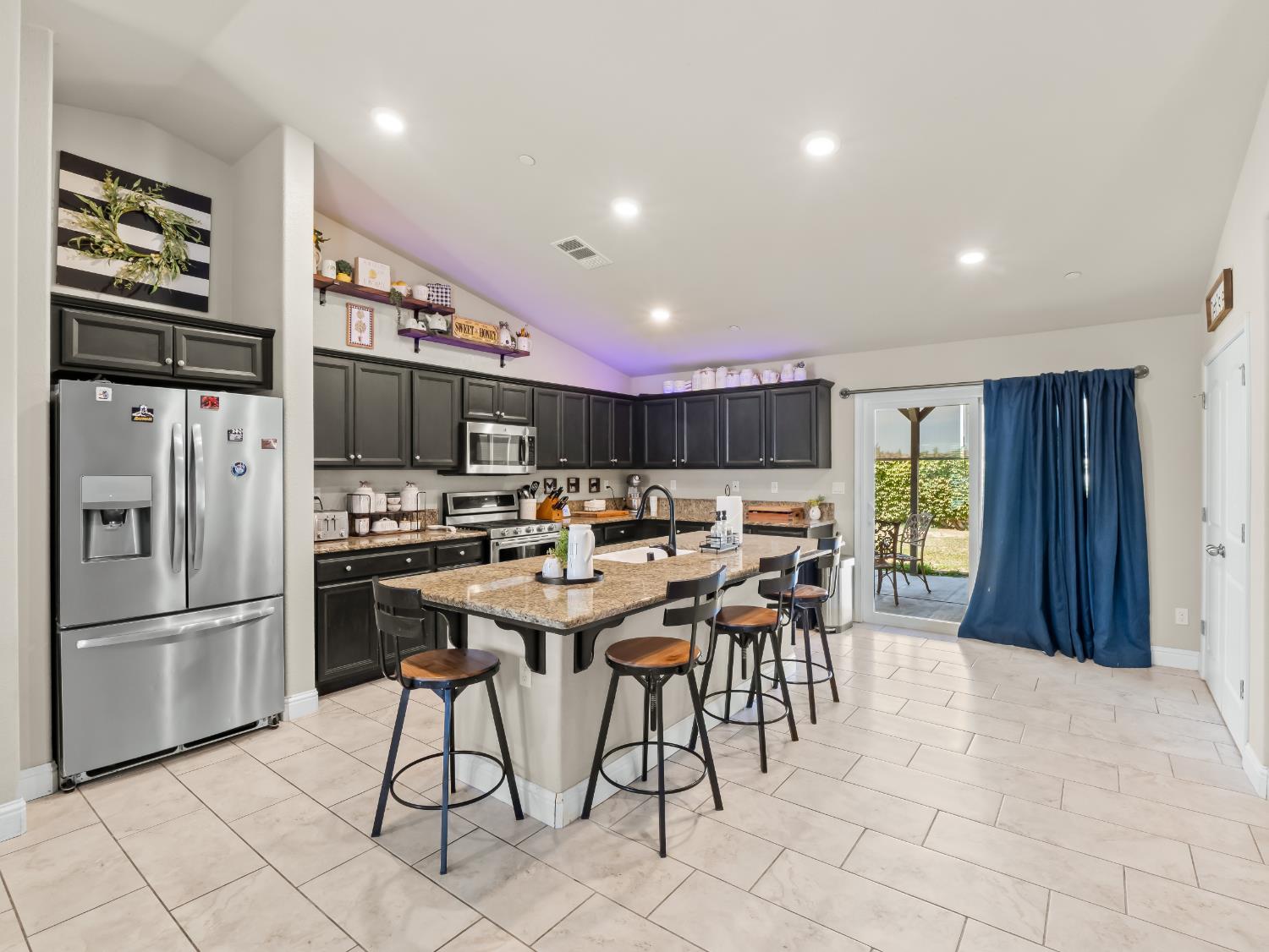 391 Rosewood Ave, Sanger, CA 93657