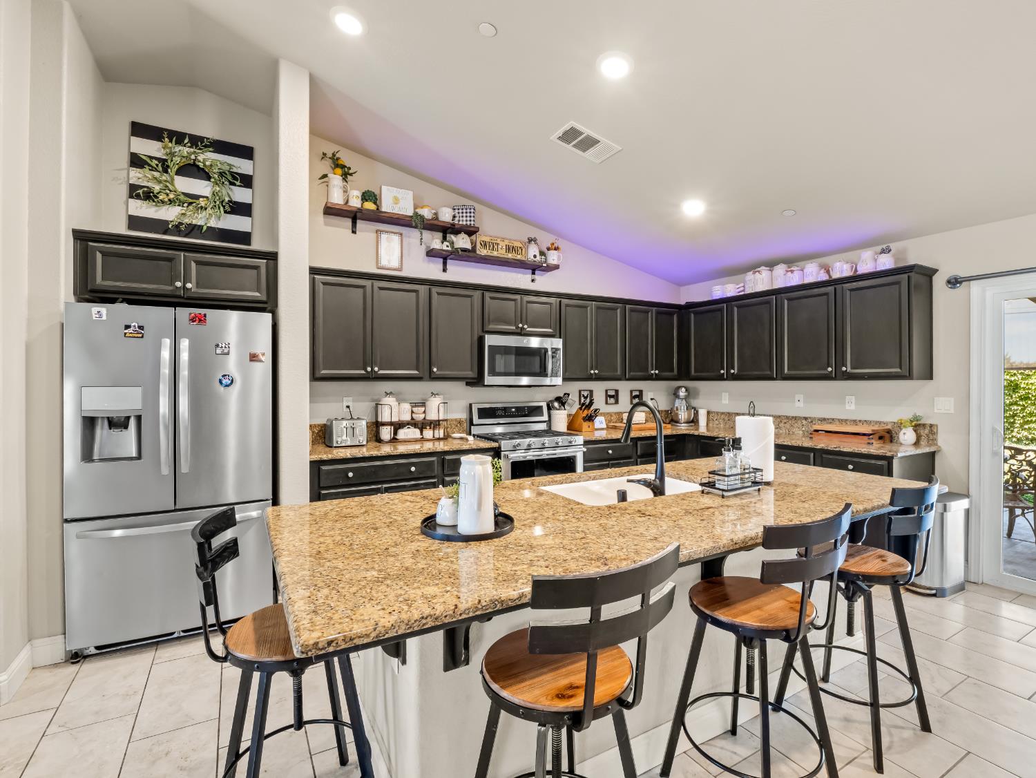 391 Rosewood Ave, Sanger, CA 93657