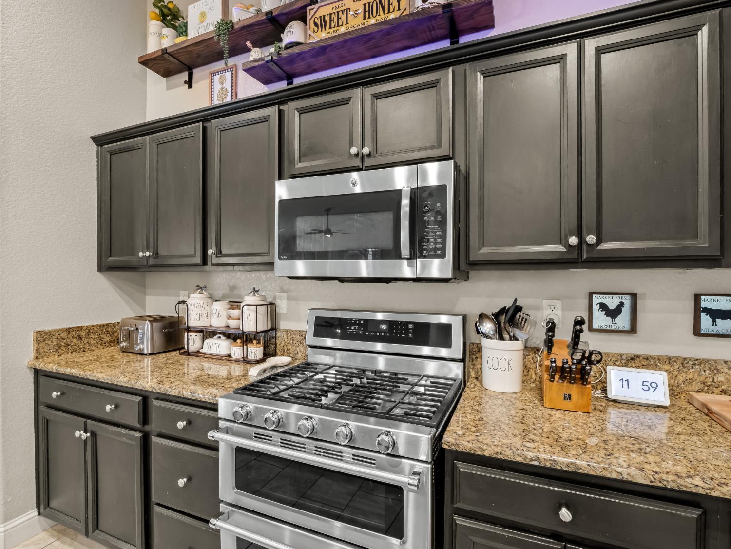 391 Rosewood Ave, Sanger, CA 93657