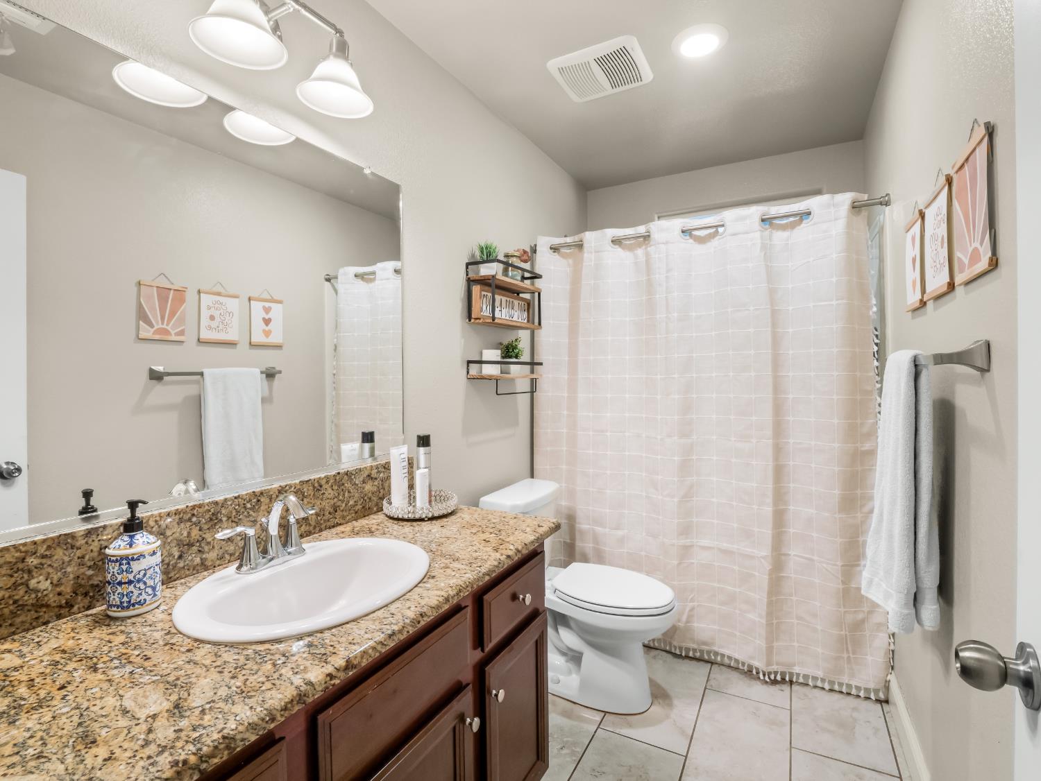 391 Rosewood Ave, Sanger, CA 93657