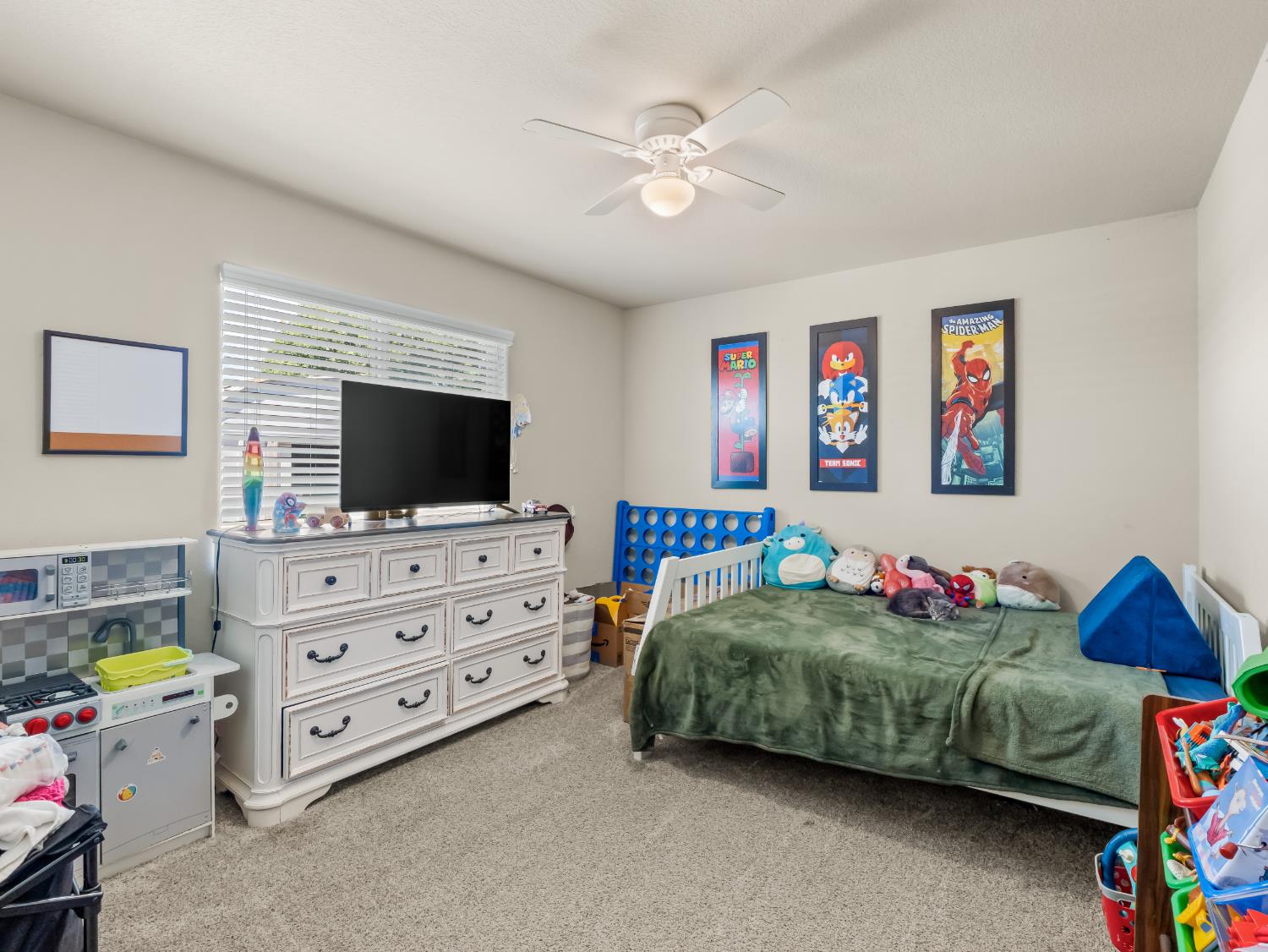 391 Rosewood Ave, Sanger, CA 93657