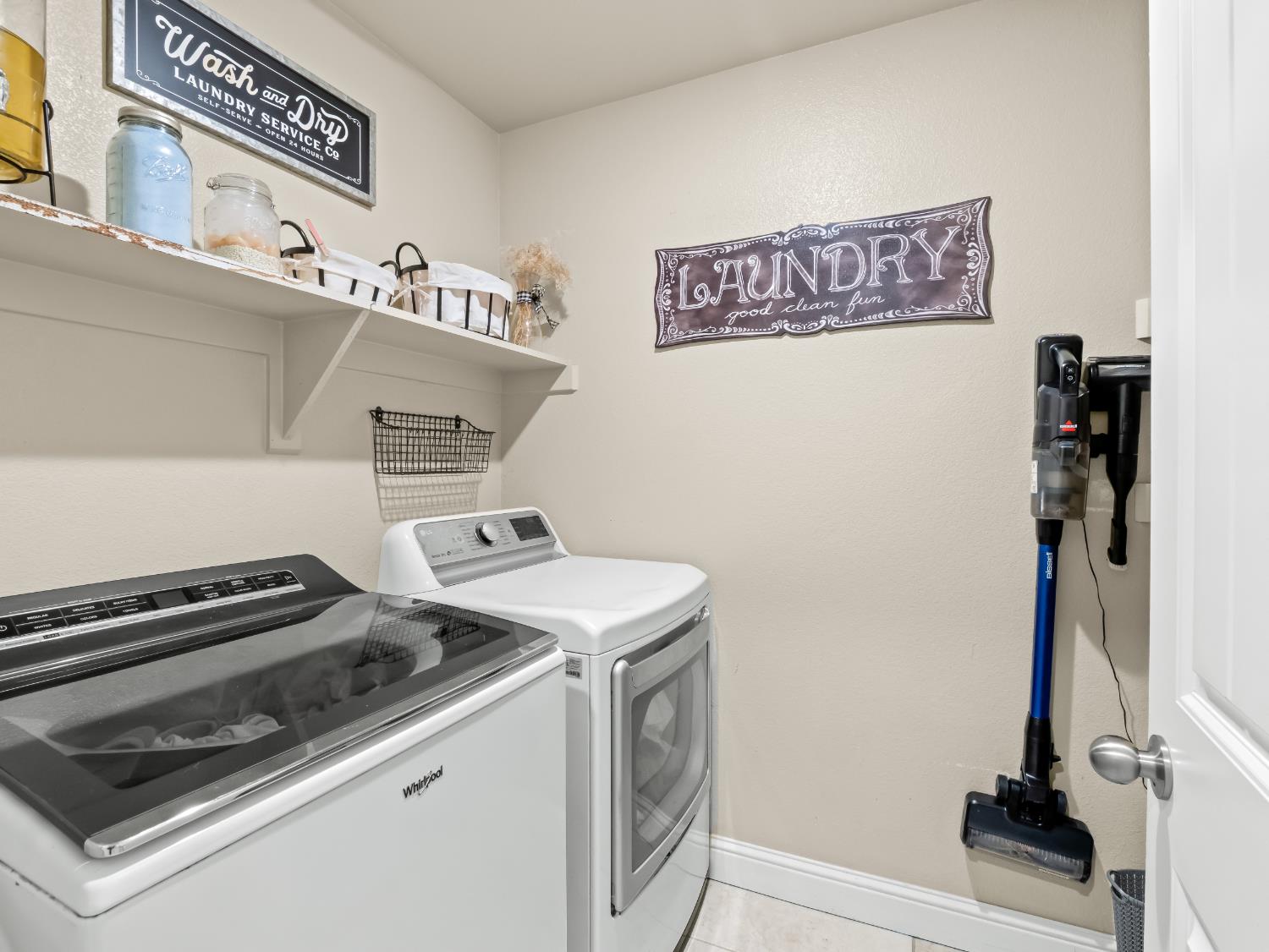 391 Rosewood Ave, Sanger, CA 93657