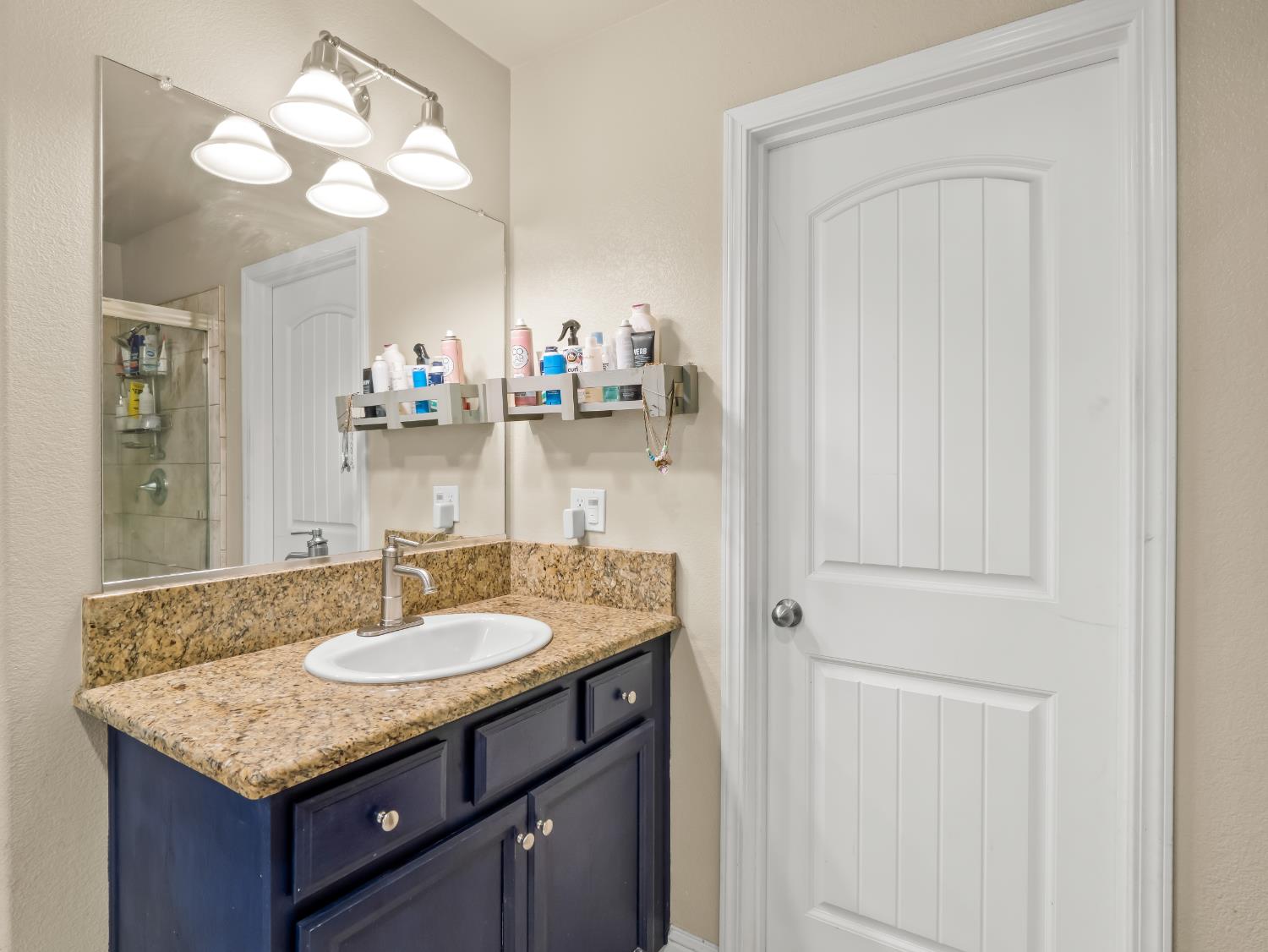 391 Rosewood Ave, Sanger, CA 93657