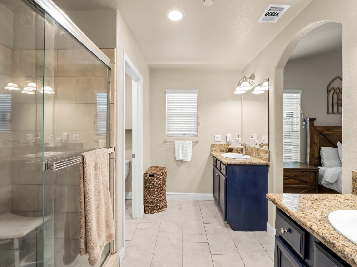 391 Rosewood Ave, Sanger, CA 93657
