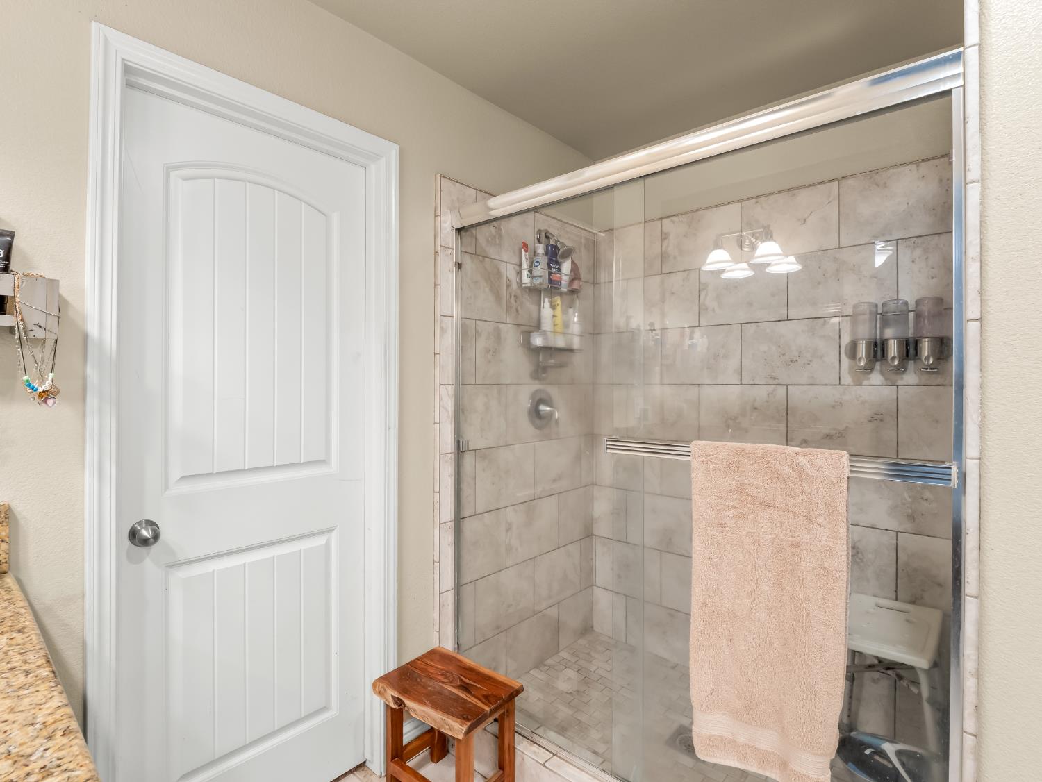 391 Rosewood Ave, Sanger, CA 93657