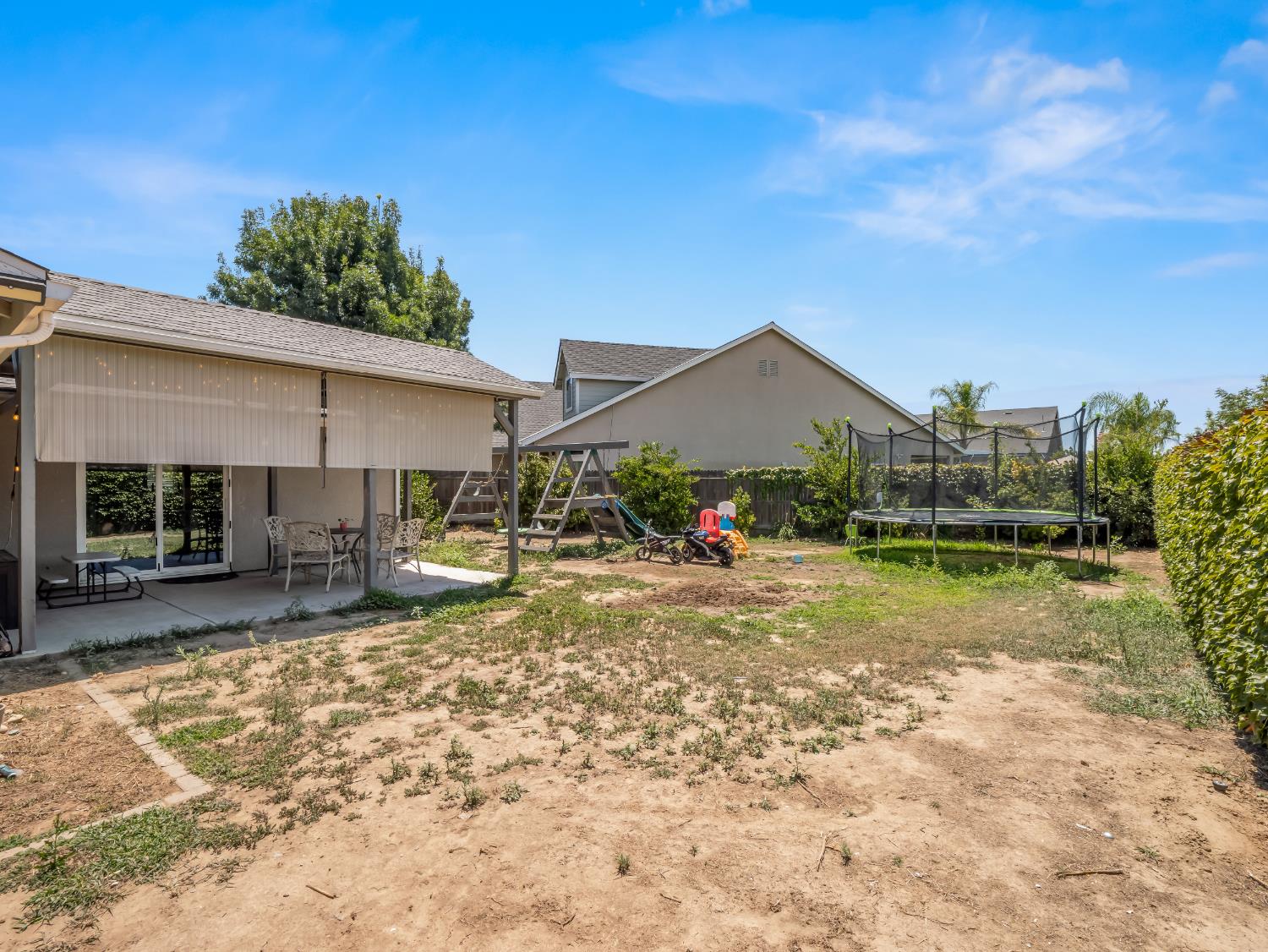 391 Rosewood Ave, Sanger, CA 93657