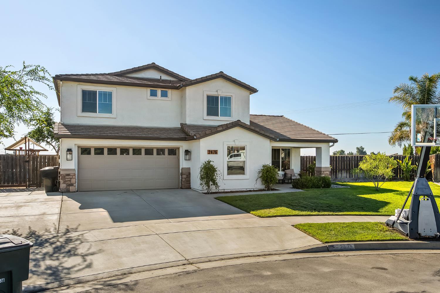 2476 N Riesling Ave, Hanford, CA 93230