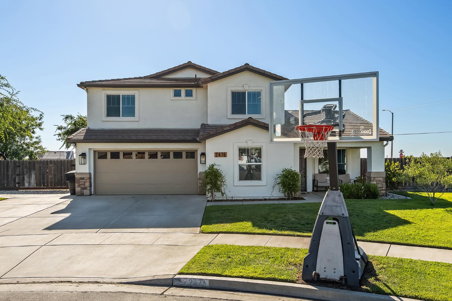 2476 N Riesling Ave, Hanford, CA 93230