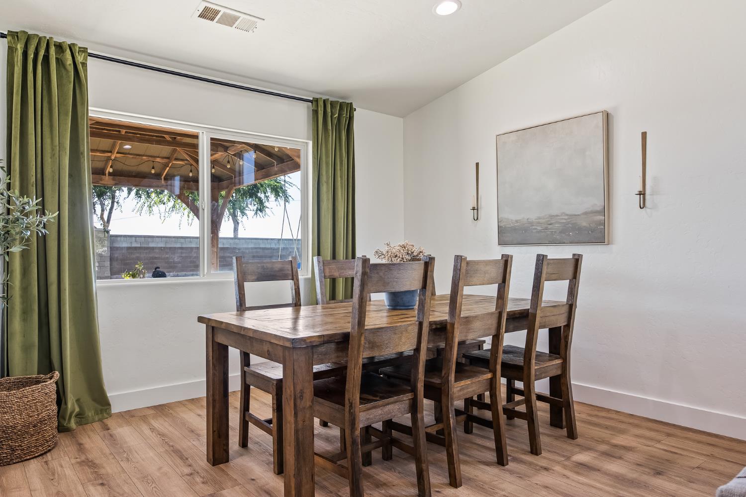 2476 N Riesling Ave, Hanford, CA 93230
