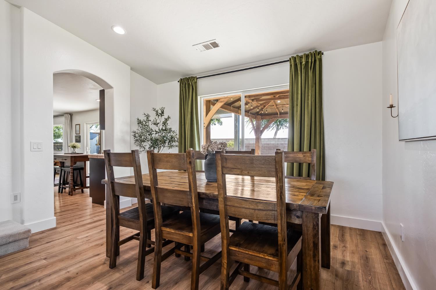 2476 N Riesling Ave, Hanford, CA 93230