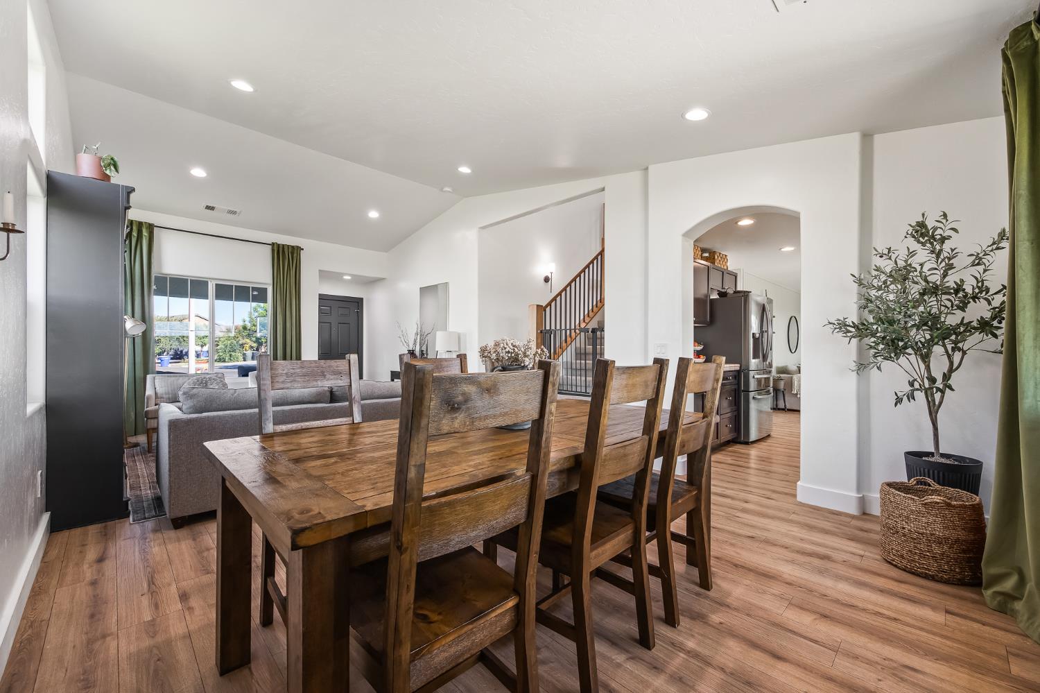 2476 N Riesling Ave, Hanford, CA 93230