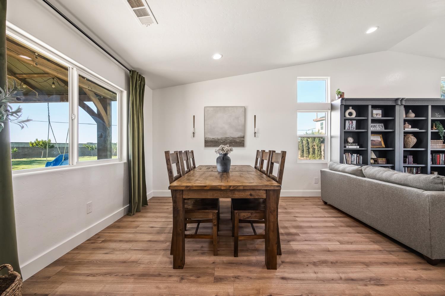 2476 N Riesling Ave, Hanford, CA 93230