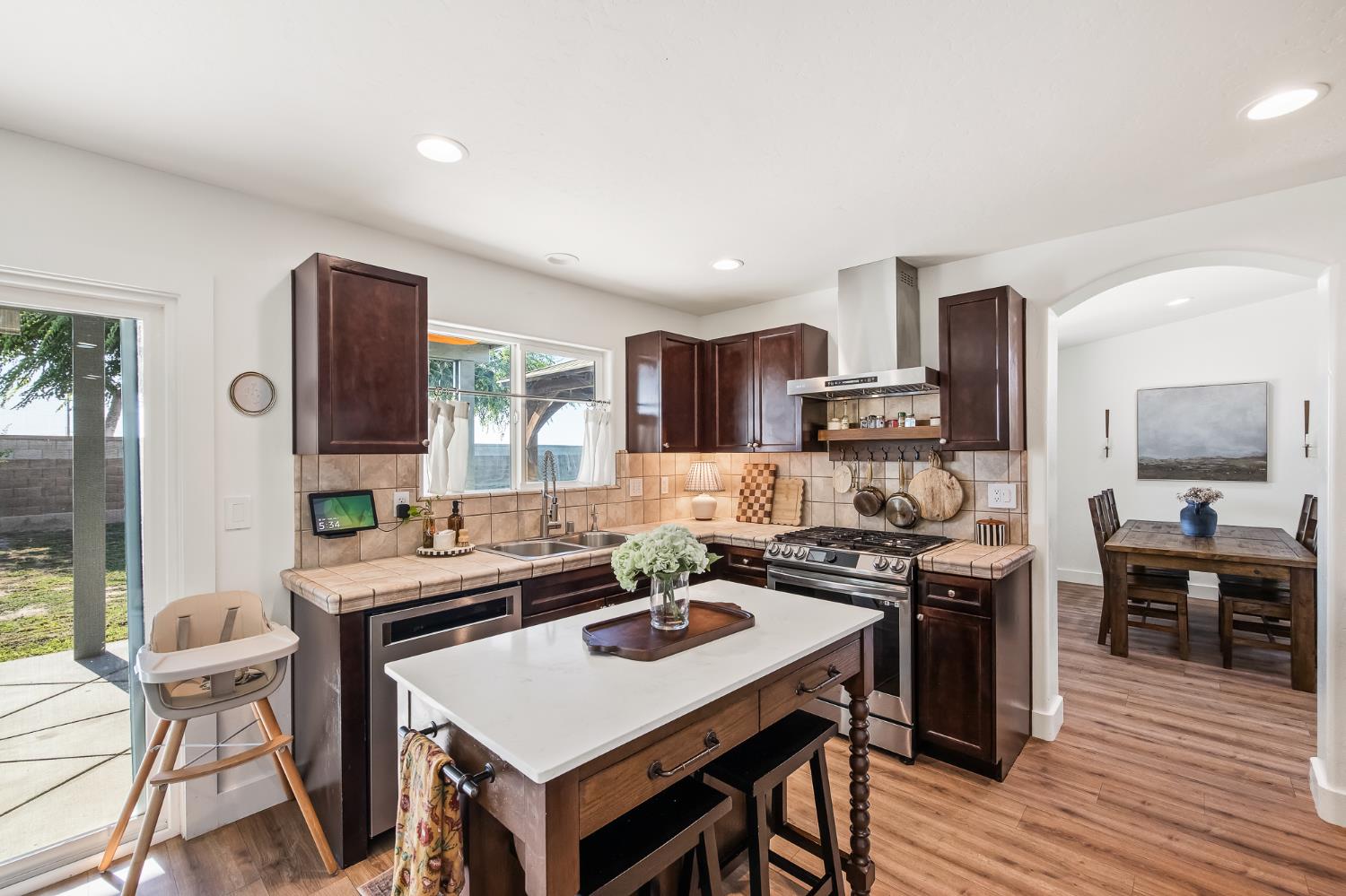 2476 N Riesling Ave, Hanford, CA 93230