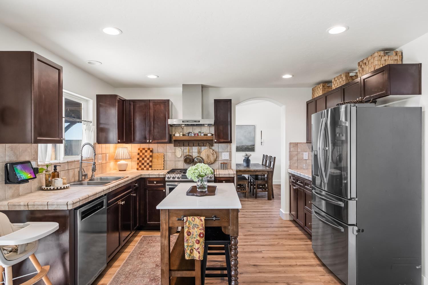 2476 N Riesling Ave, Hanford, CA 93230