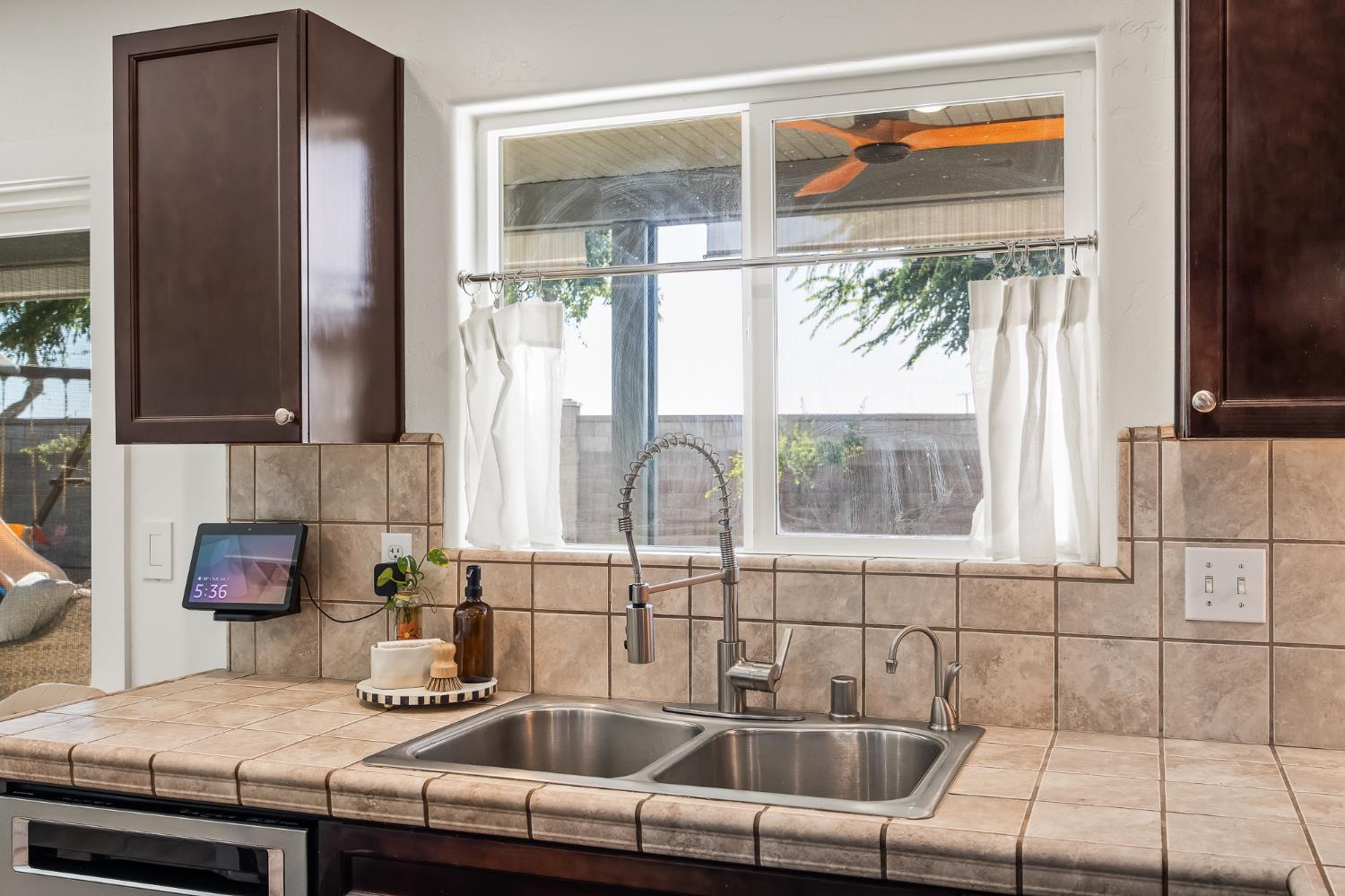 2476 N Riesling Ave, Hanford, CA 93230