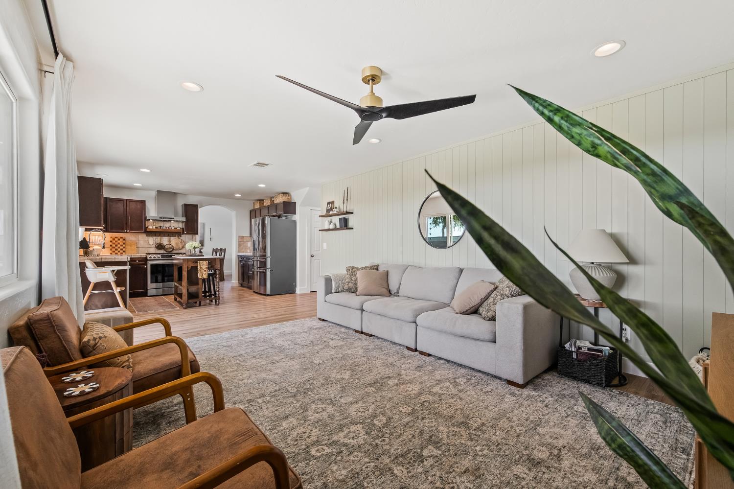 2476 N Riesling Ave, Hanford, CA 93230