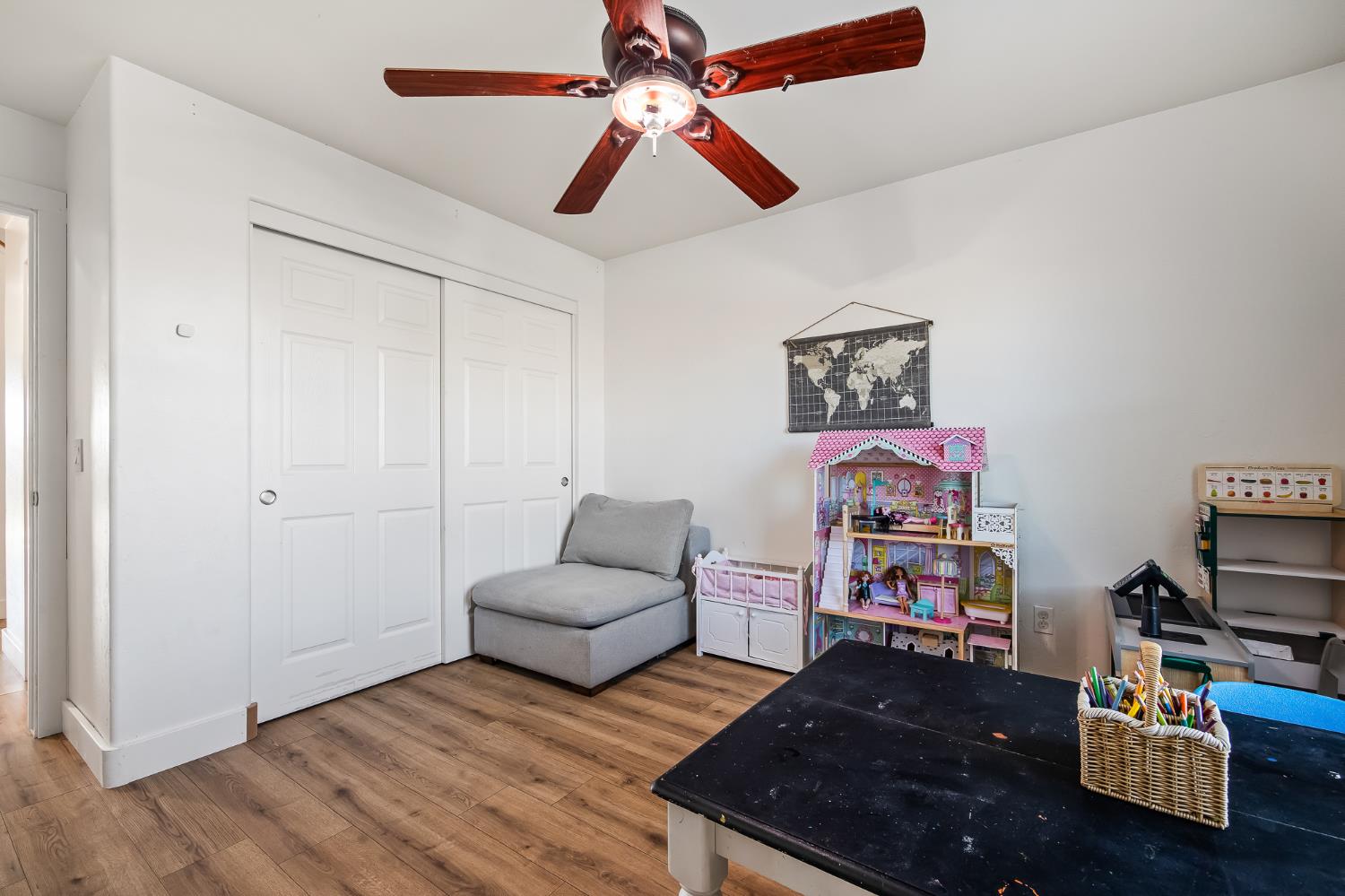 2476 N Riesling Ave, Hanford, CA 93230