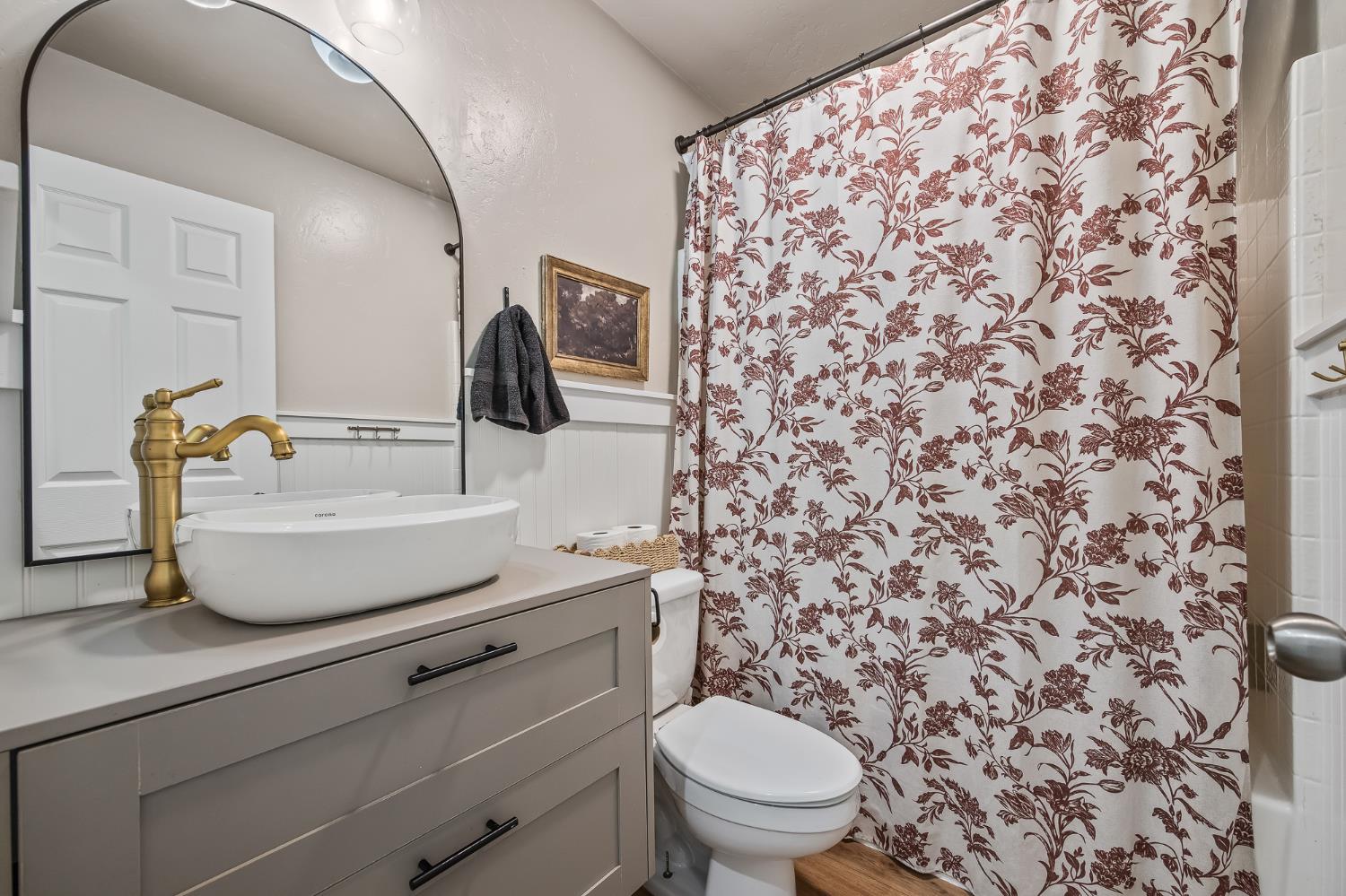 2476 N Riesling Ave, Hanford, CA 93230