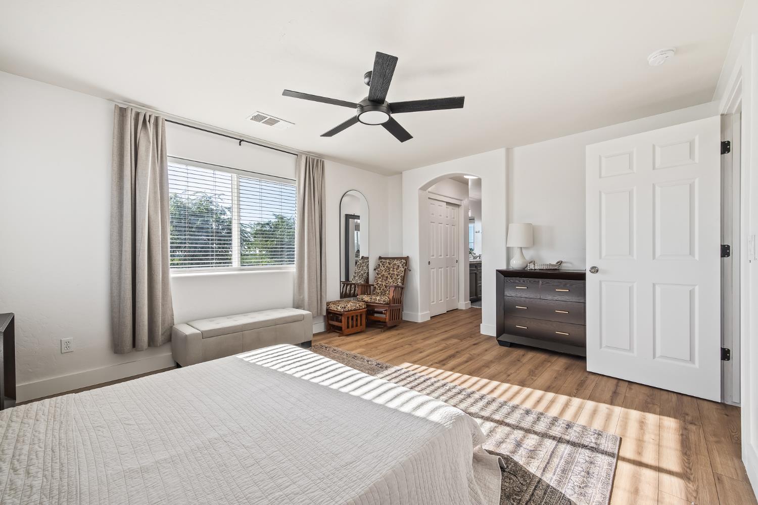 2476 N Riesling Ave, Hanford, CA 93230