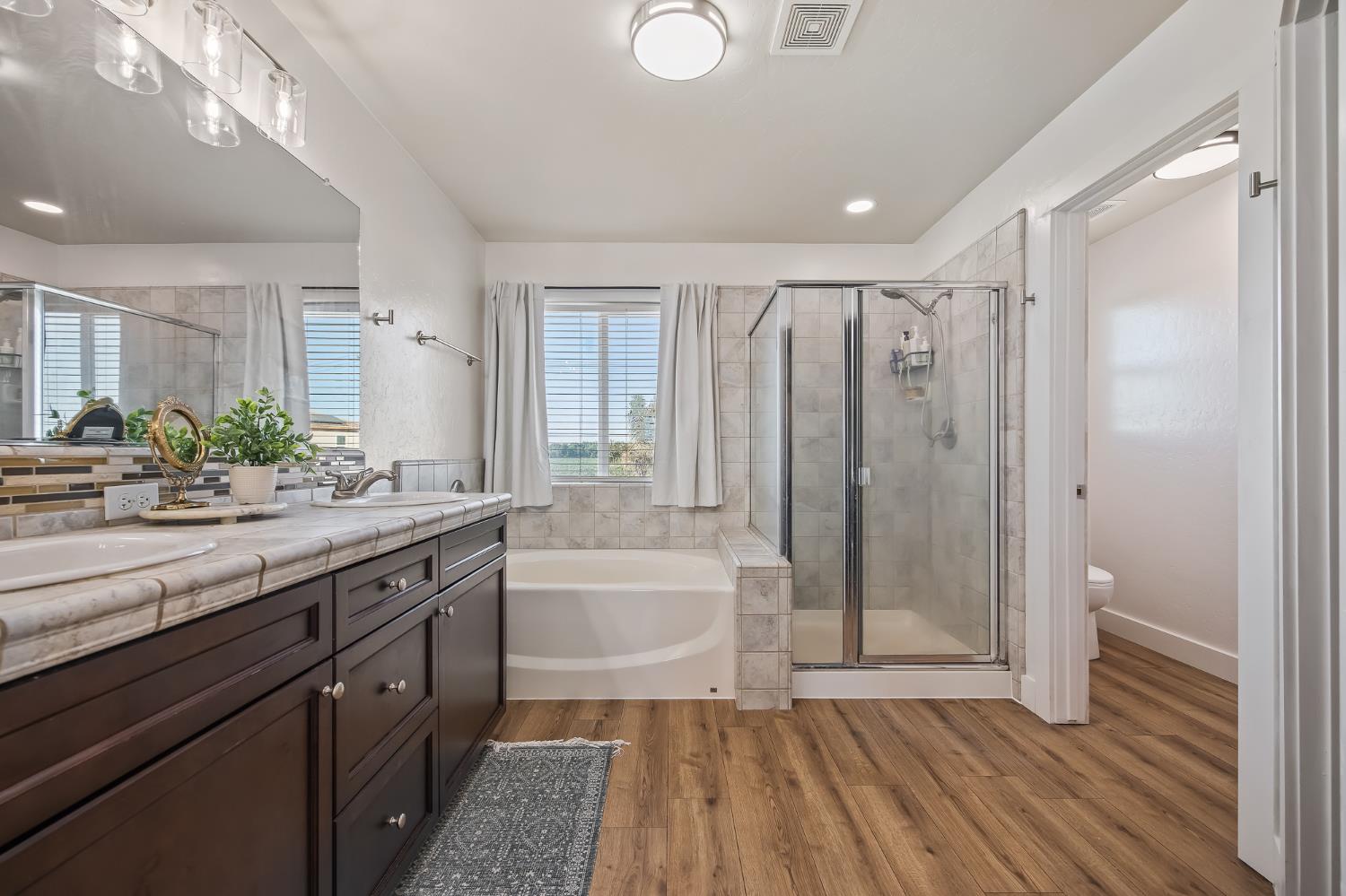 2476 N Riesling Ave, Hanford, CA 93230
