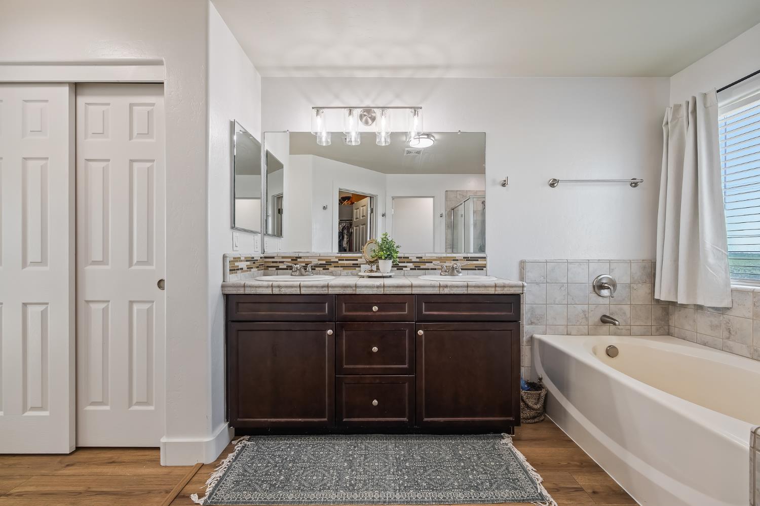 2476 N Riesling Ave, Hanford, CA 93230