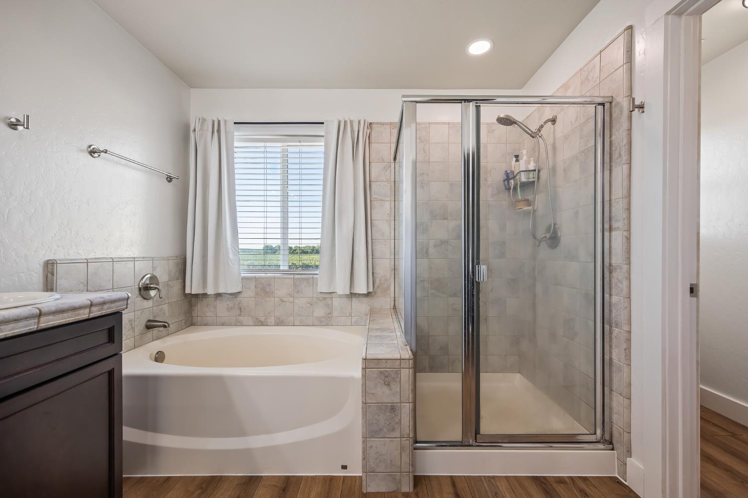 2476 N Riesling Ave, Hanford, CA 93230