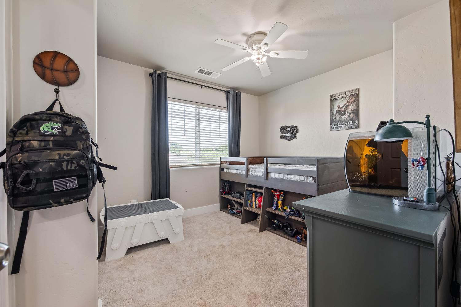 2476 N Riesling Ave, Hanford, CA 93230
