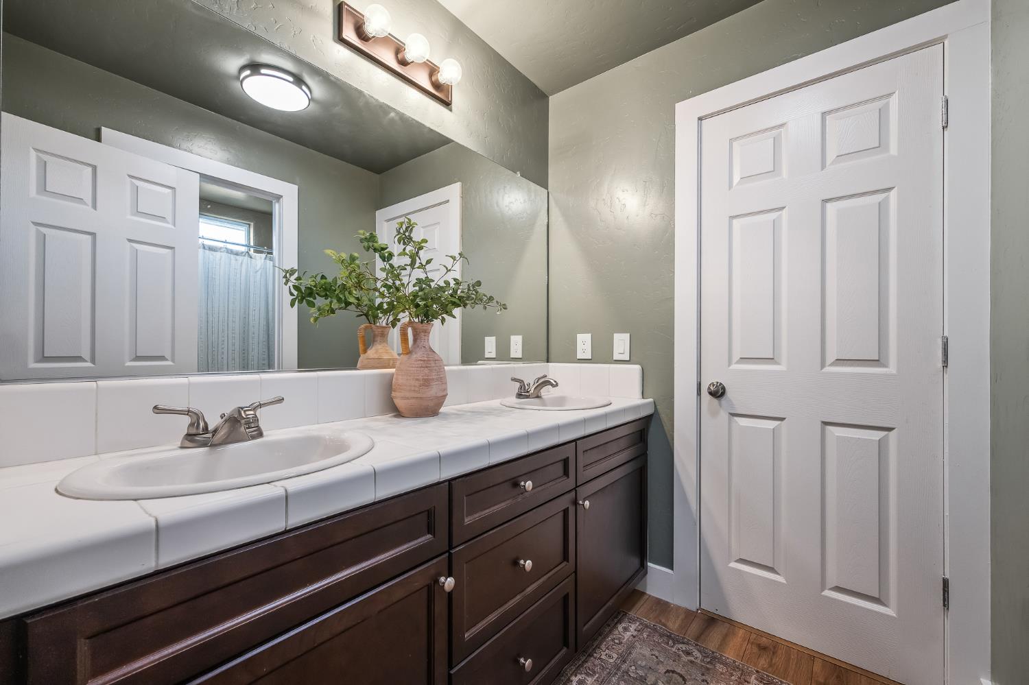 2476 N Riesling Ave, Hanford, CA 93230