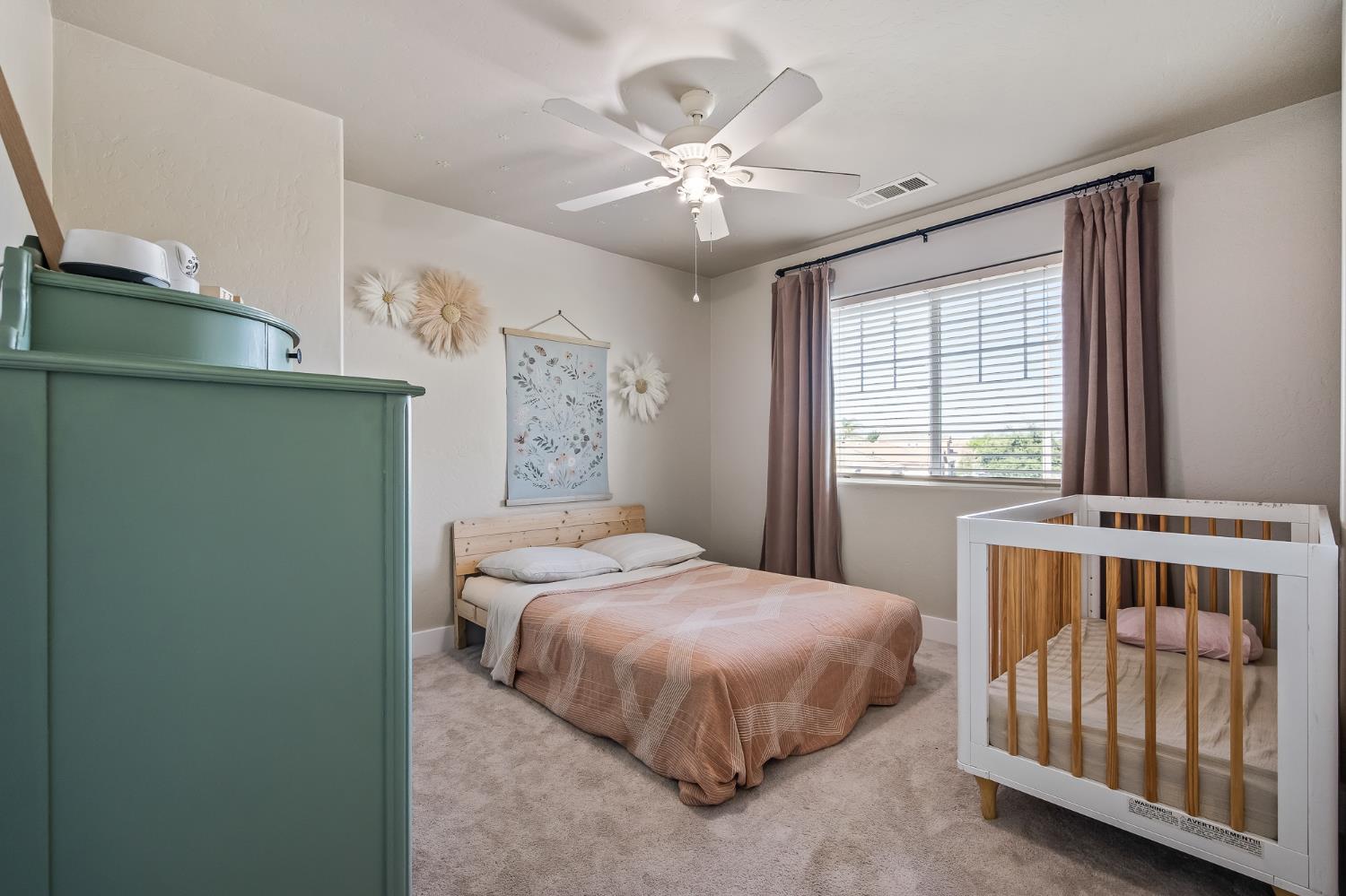 2476 N Riesling Ave, Hanford, CA 93230