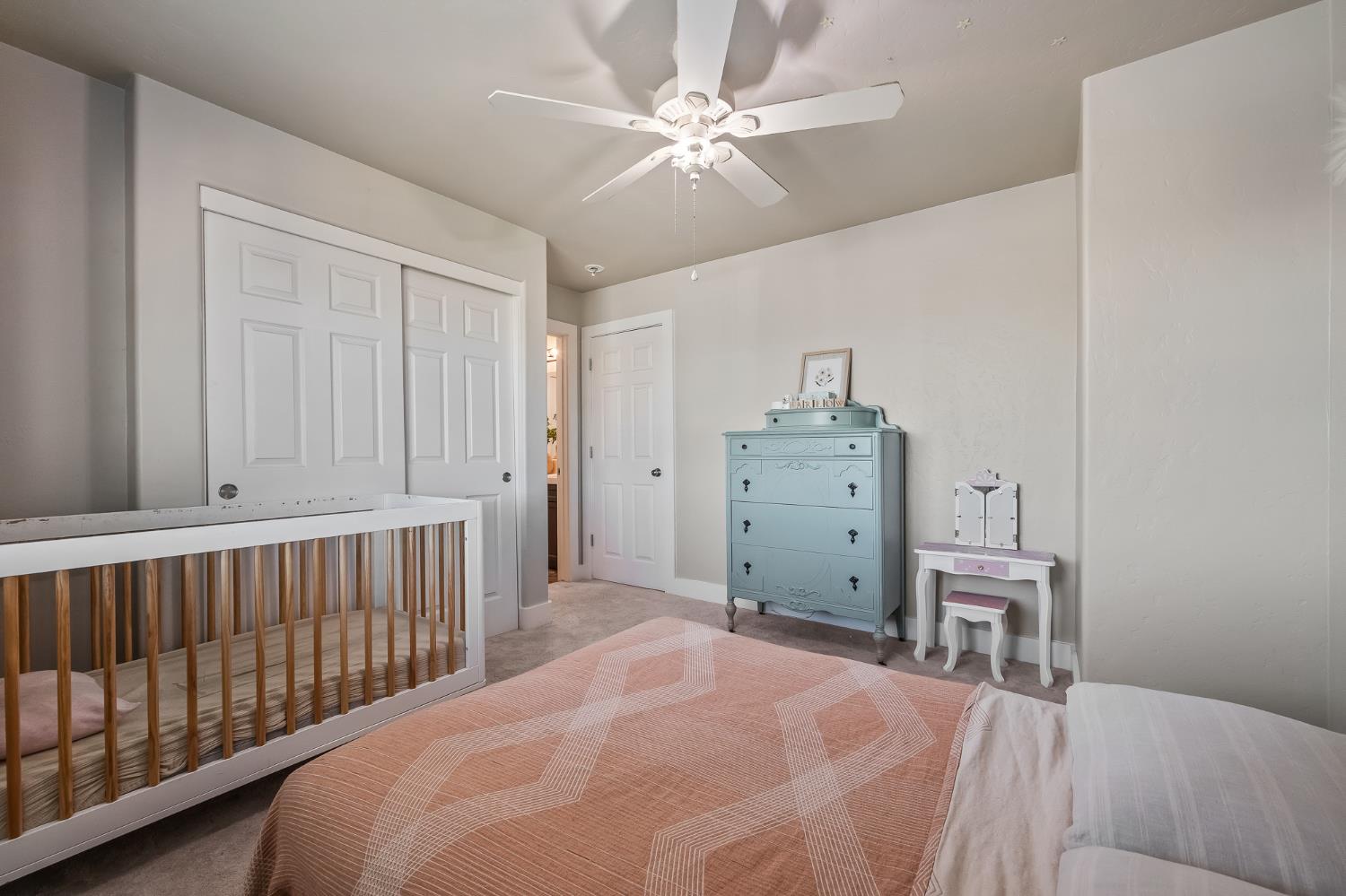 2476 N Riesling Ave, Hanford, CA 93230