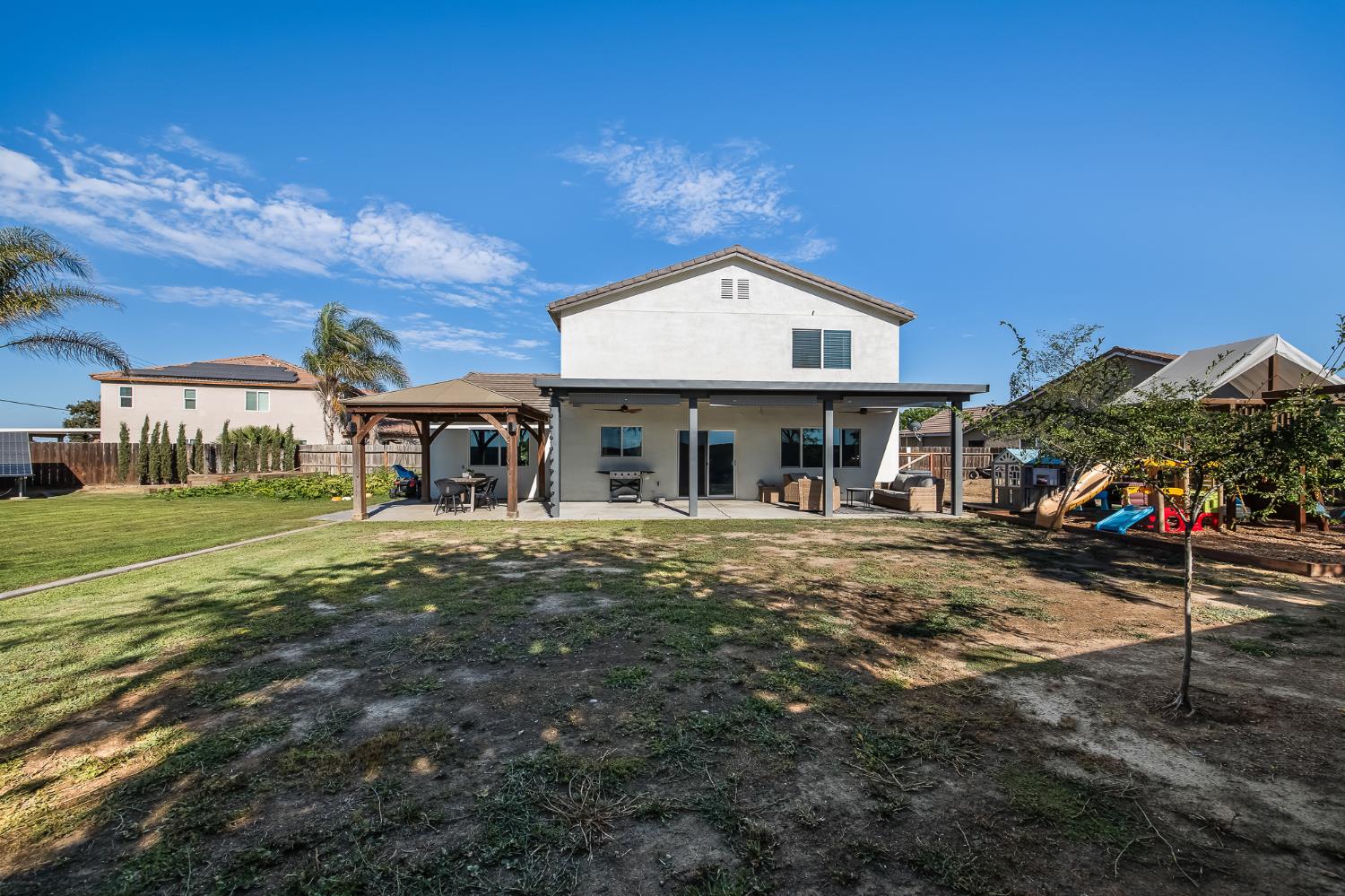 2476 N Riesling Ave, Hanford, CA 93230