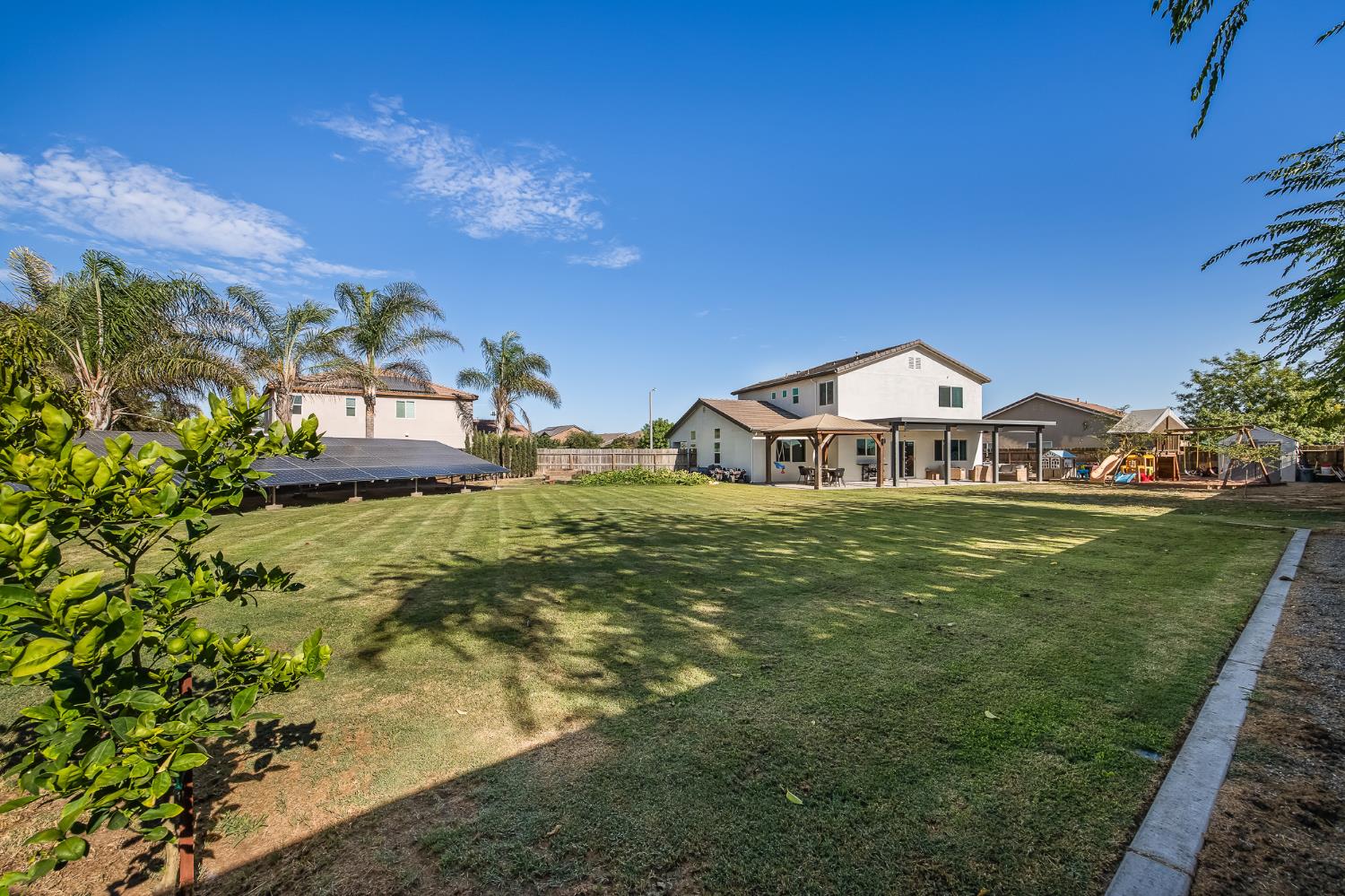 2476 N Riesling Ave, Hanford, CA 93230