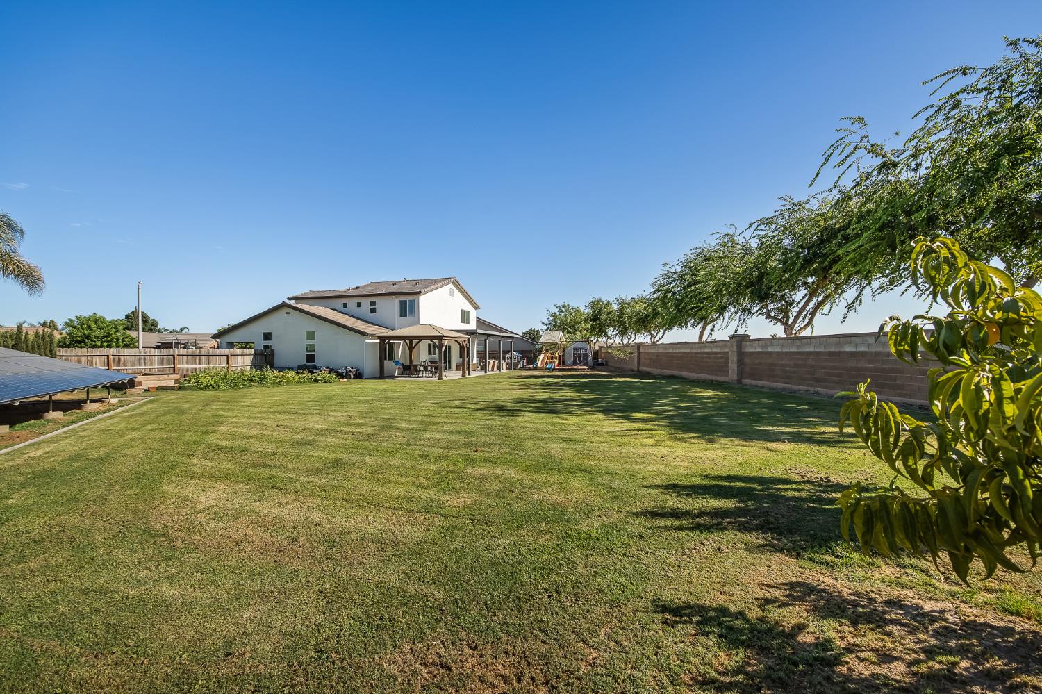 2476 N Riesling Ave, Hanford, CA 93230