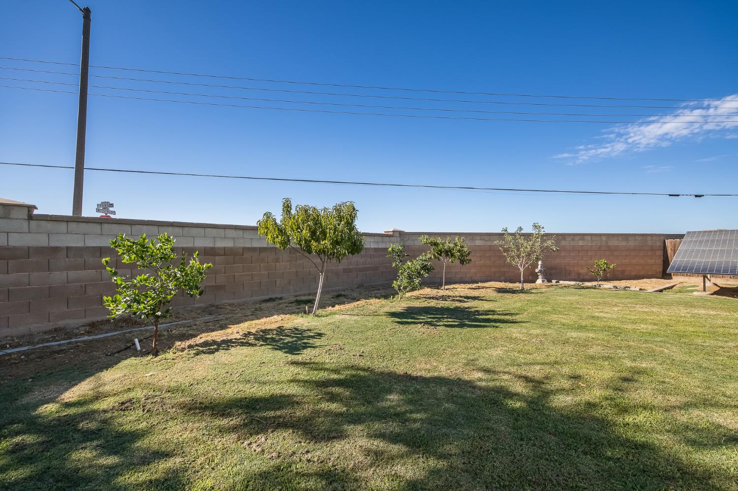 2476 N Riesling Ave, Hanford, CA 93230