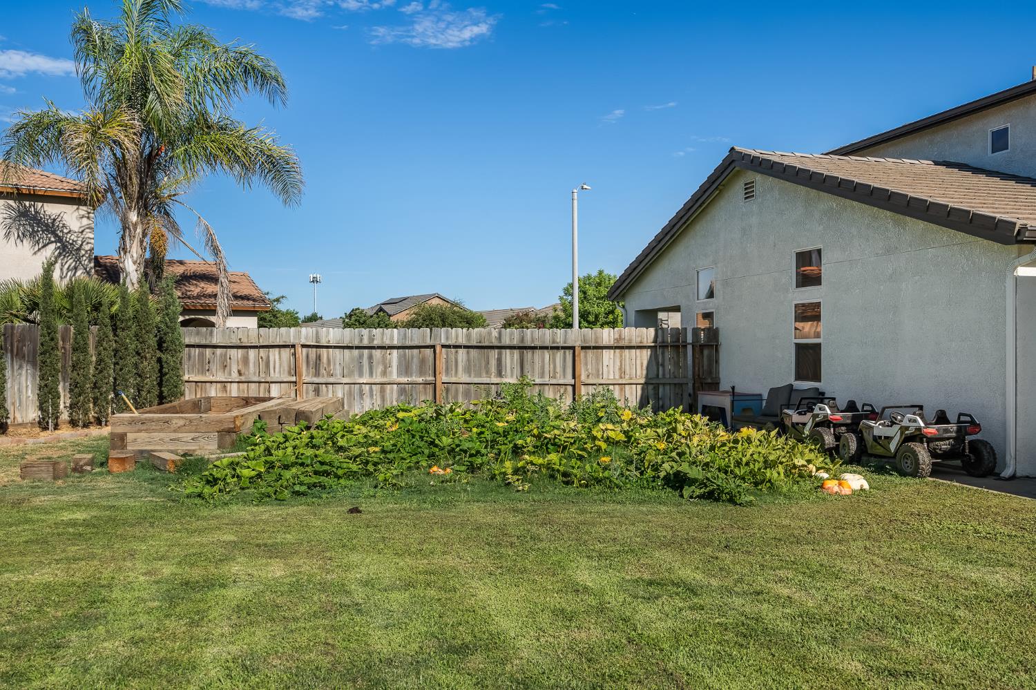 2476 N Riesling Ave, Hanford, CA 93230