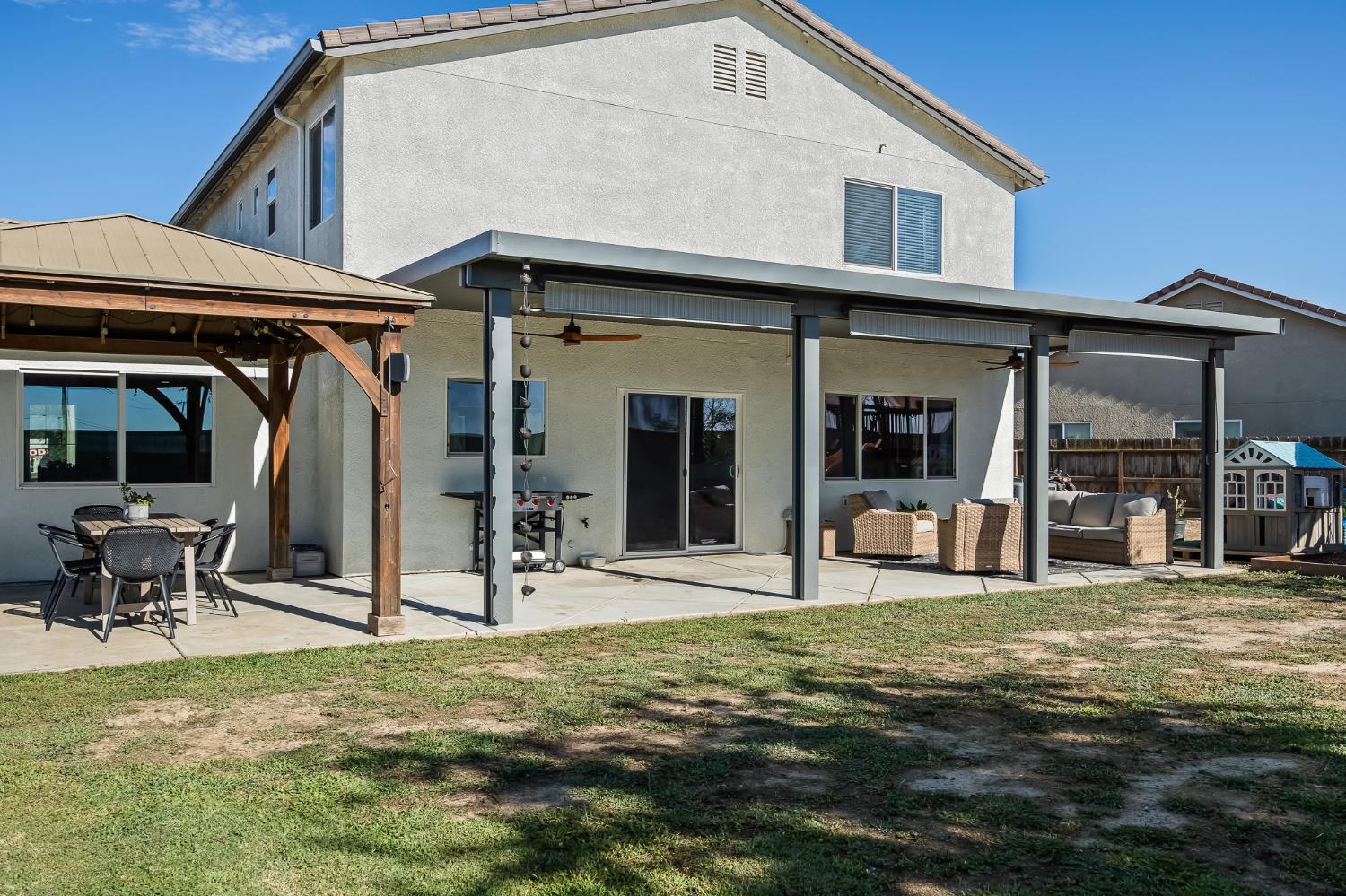 2476 N Riesling Ave, Hanford, CA 93230