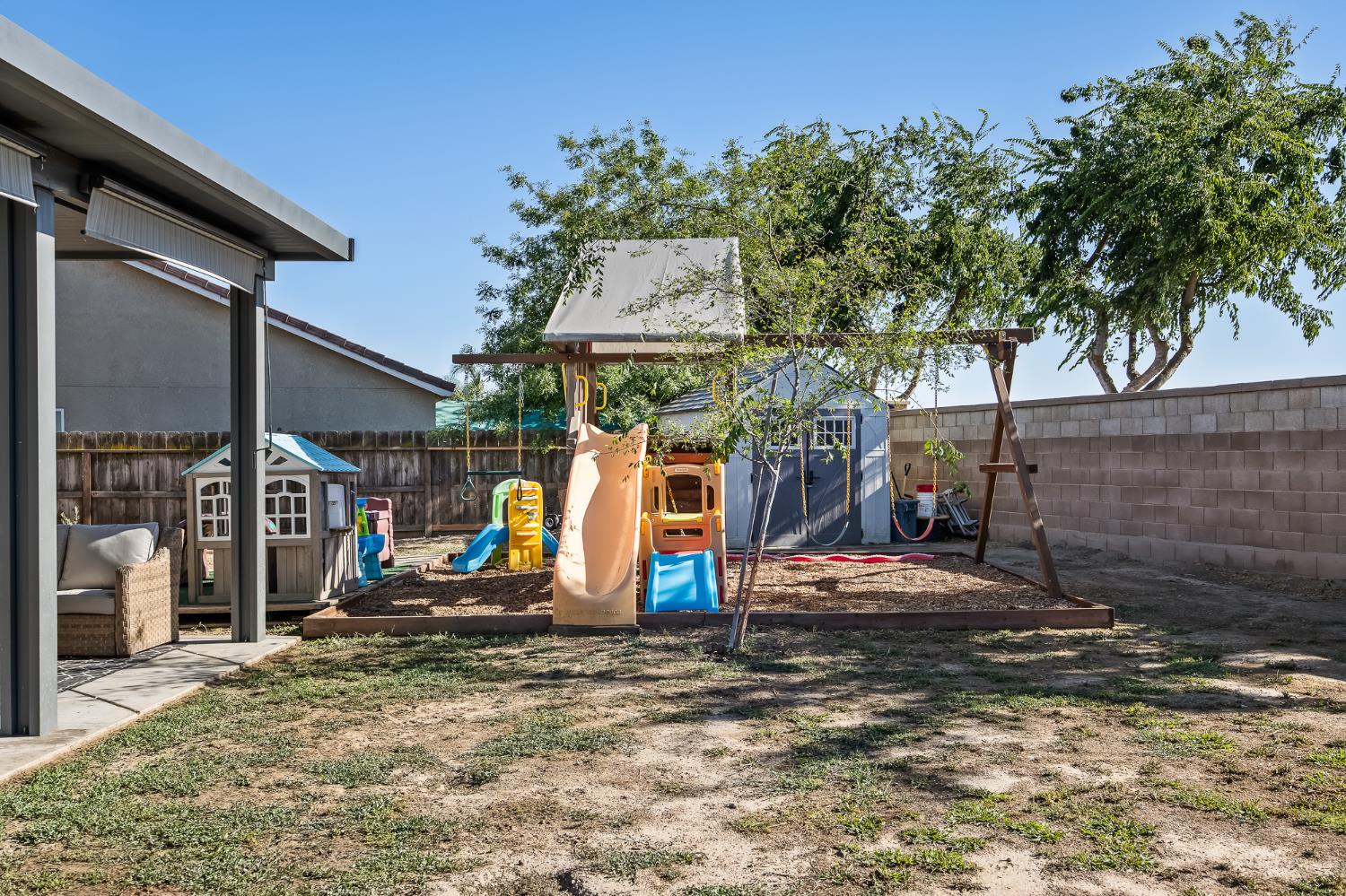 2476 N Riesling Ave, Hanford, CA 93230